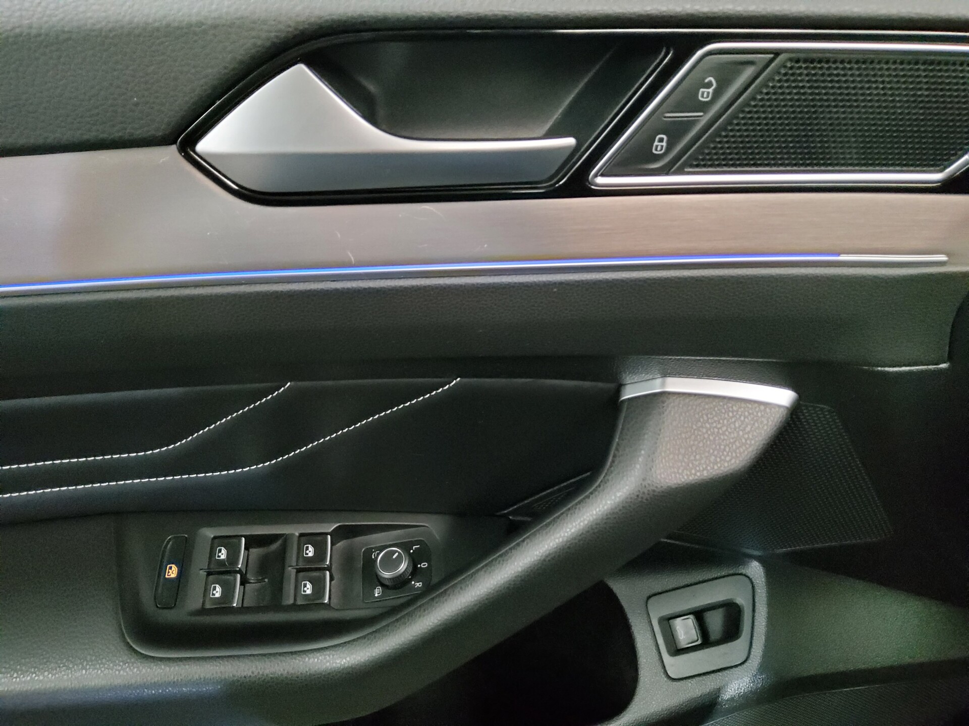 Volkswagen Passat Var. 2.0 TDI Elegance Leder DC Pano HuD 10