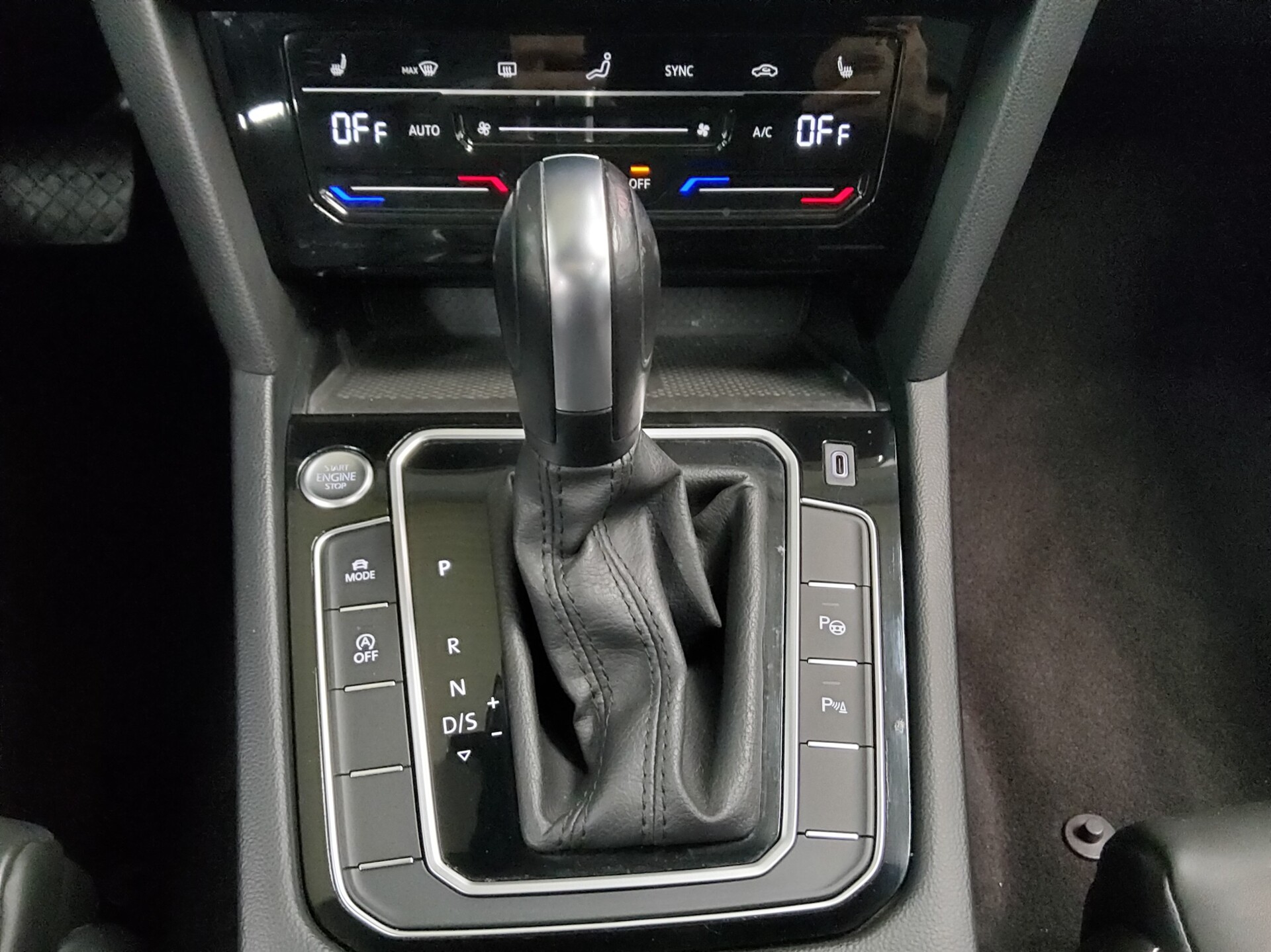 Volkswagen Passat Var. 2.0 TDI Elegance Leder DC Pano HuD 6