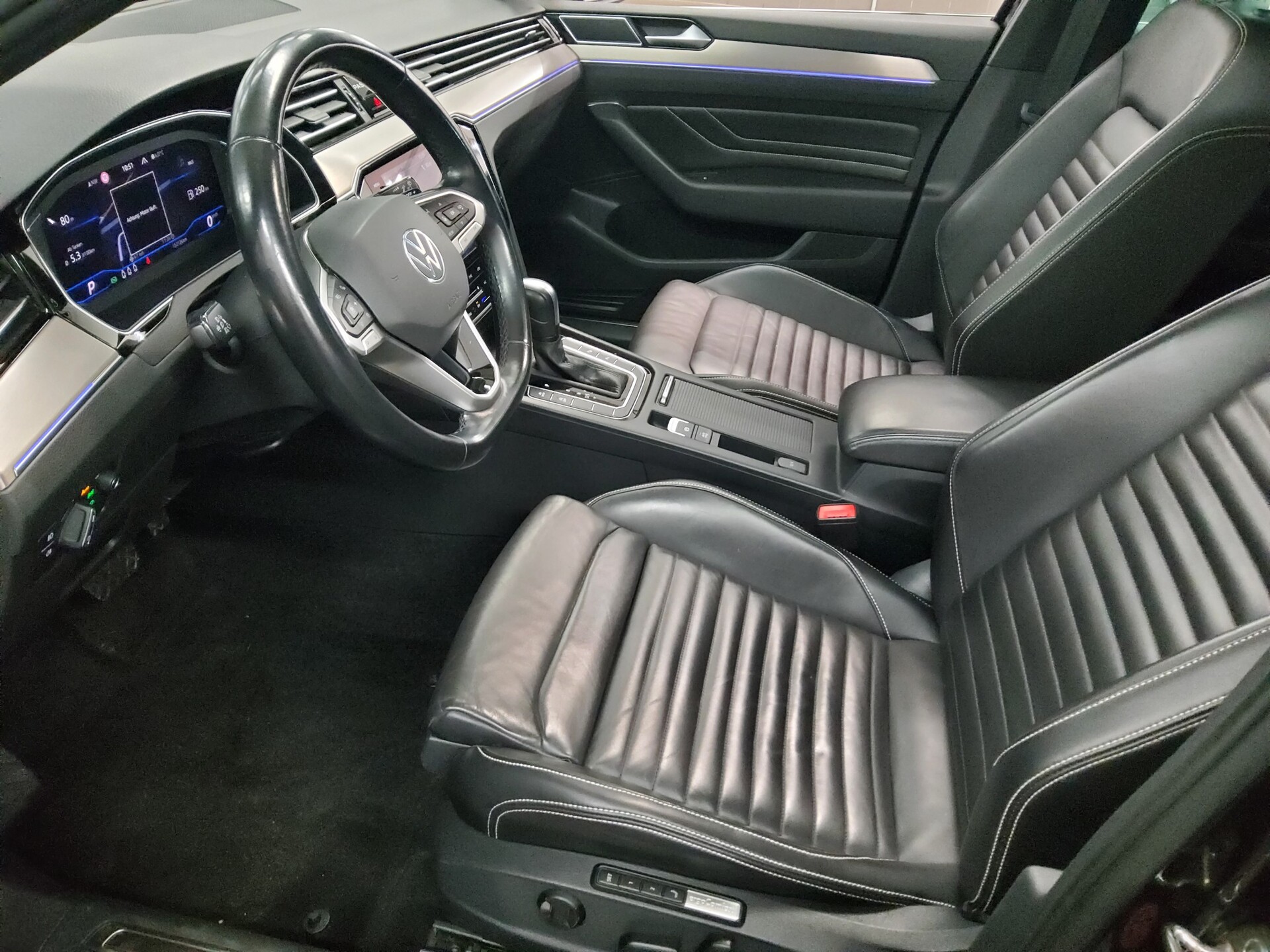 Volkswagen Passat Var. 2.0 TDI Elegance Leder DC Pano HuD 9