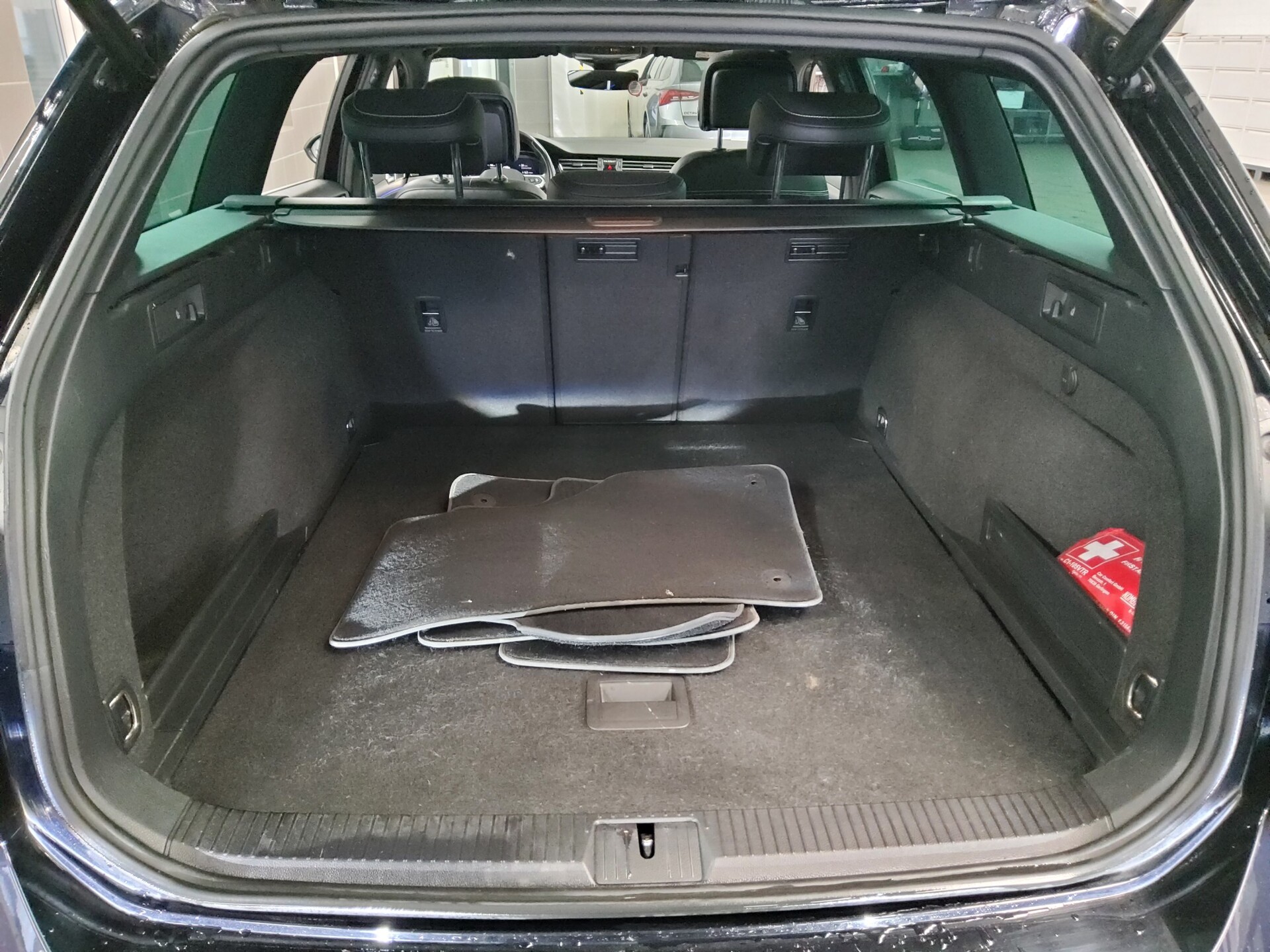 Volkswagen Passat Var. 2.0 TDI Elegance Leder DC Pano HuD 12