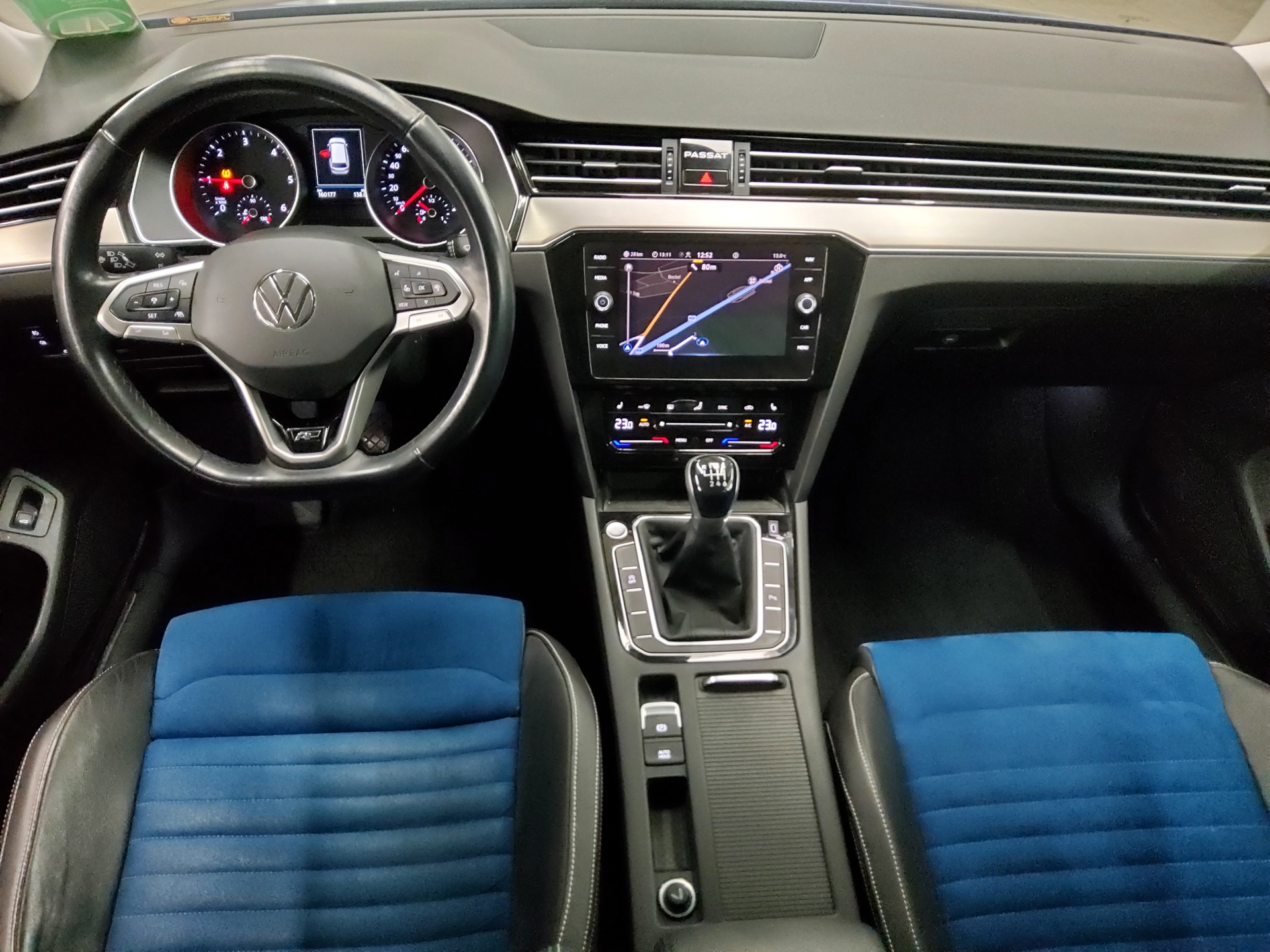 Volkswagen Passat Var. 2.0 TDI R-Line T-Leder Navi IQ.Light 5