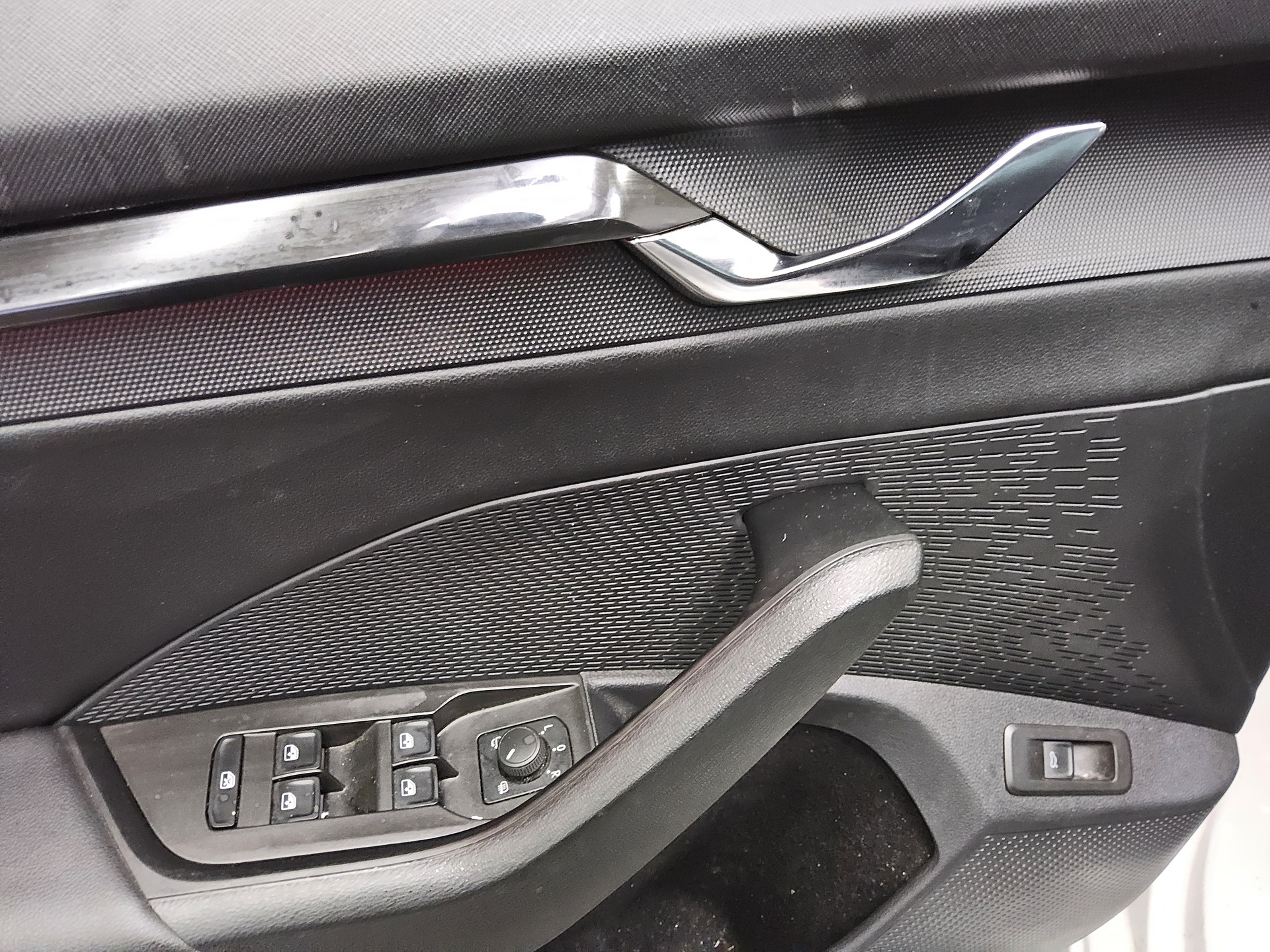 Skoda Octavia Kombi 2.0 TDI Tour Navi LED+ vc AHK RFK 10