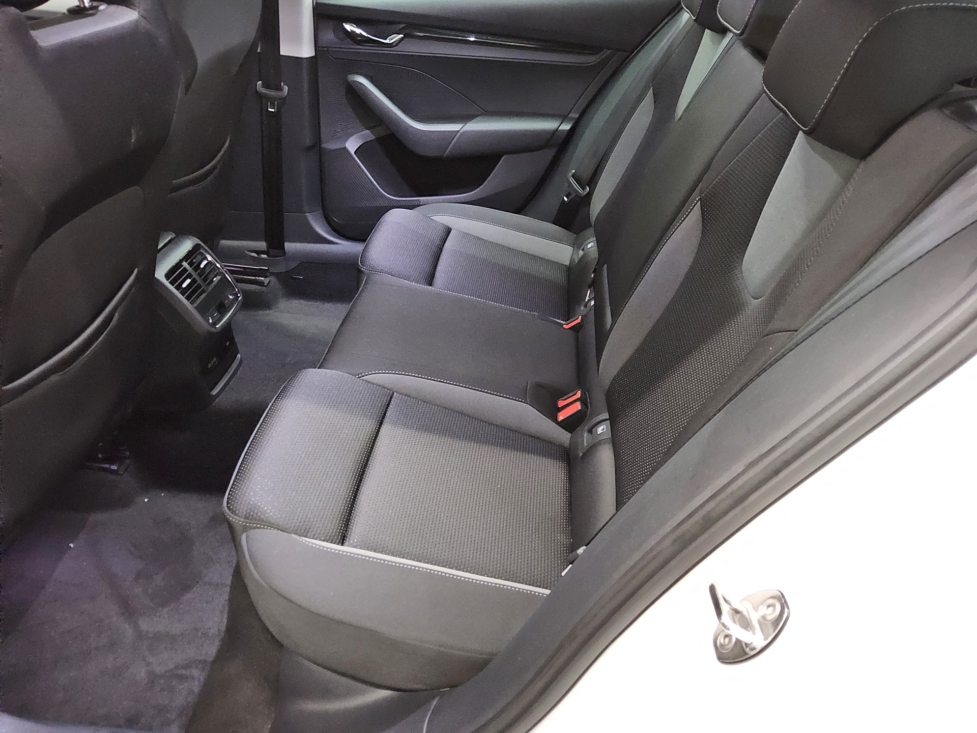 Skoda Octavia Kombi 2.0 TDI Tour Navi LED+ vc AHK RFK 13