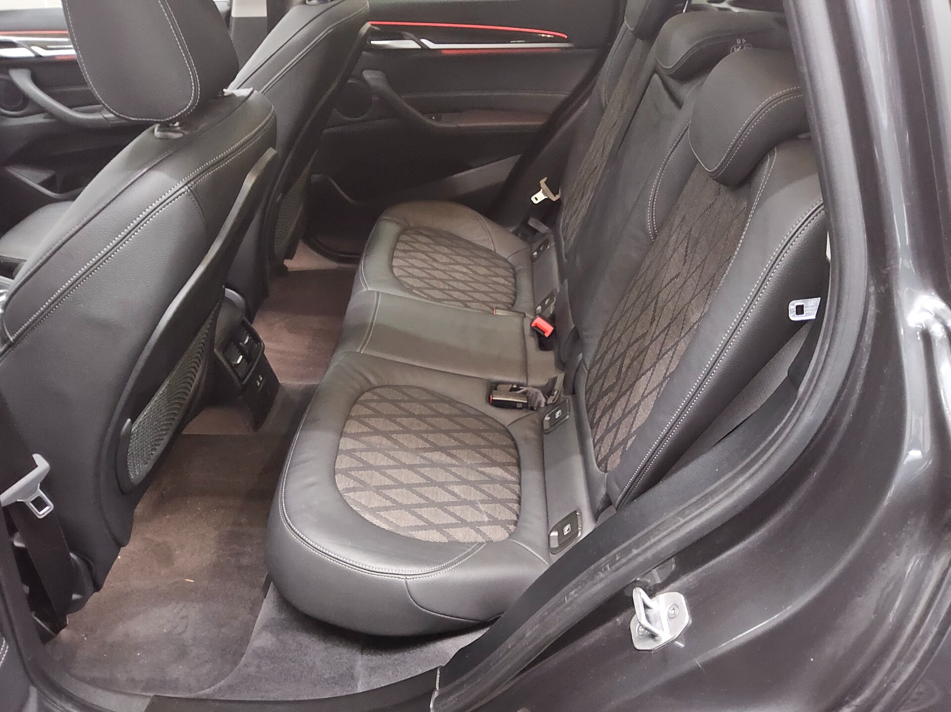 BMW X1 sDrive18d X-Line Navi LED Pano HiFi AHK ACC 13