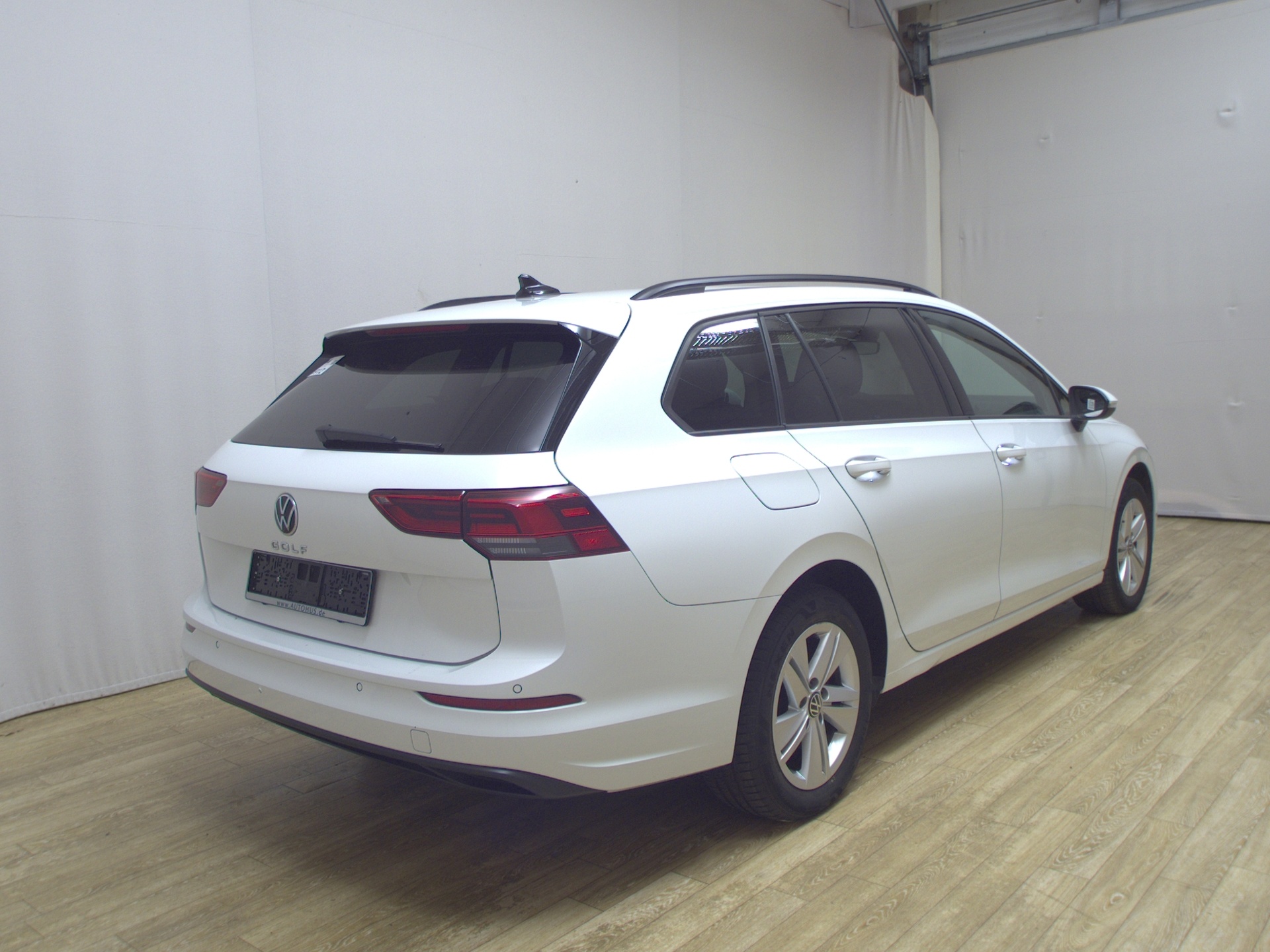 Volkswagen Golf-8 Var. 2.0 TDI Life Navi LED+ AID ACC PDC 4