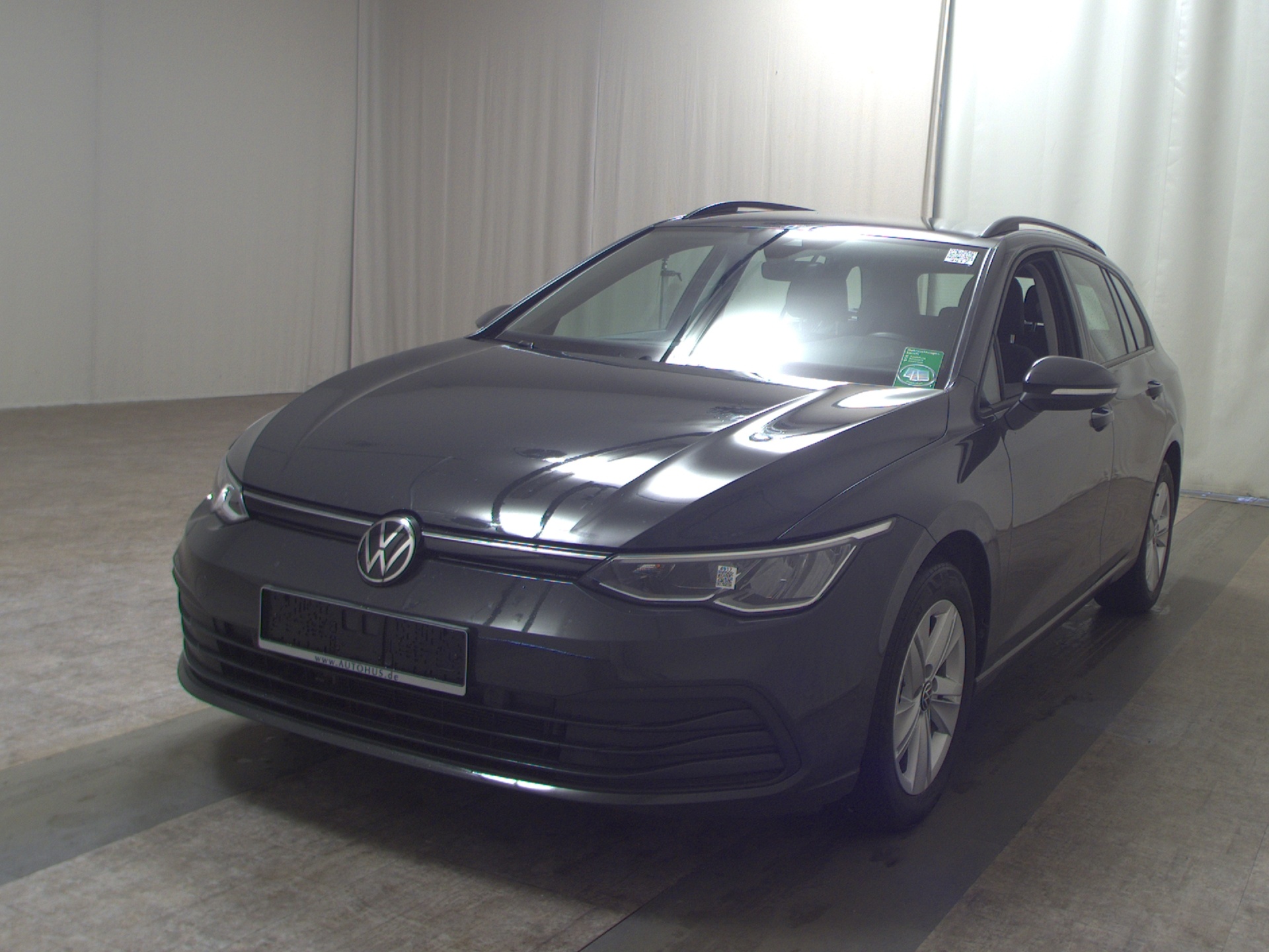 Volkswagen Golf-8 Var. 2.0 TDI Life Navi LED AID PDC Shz 2