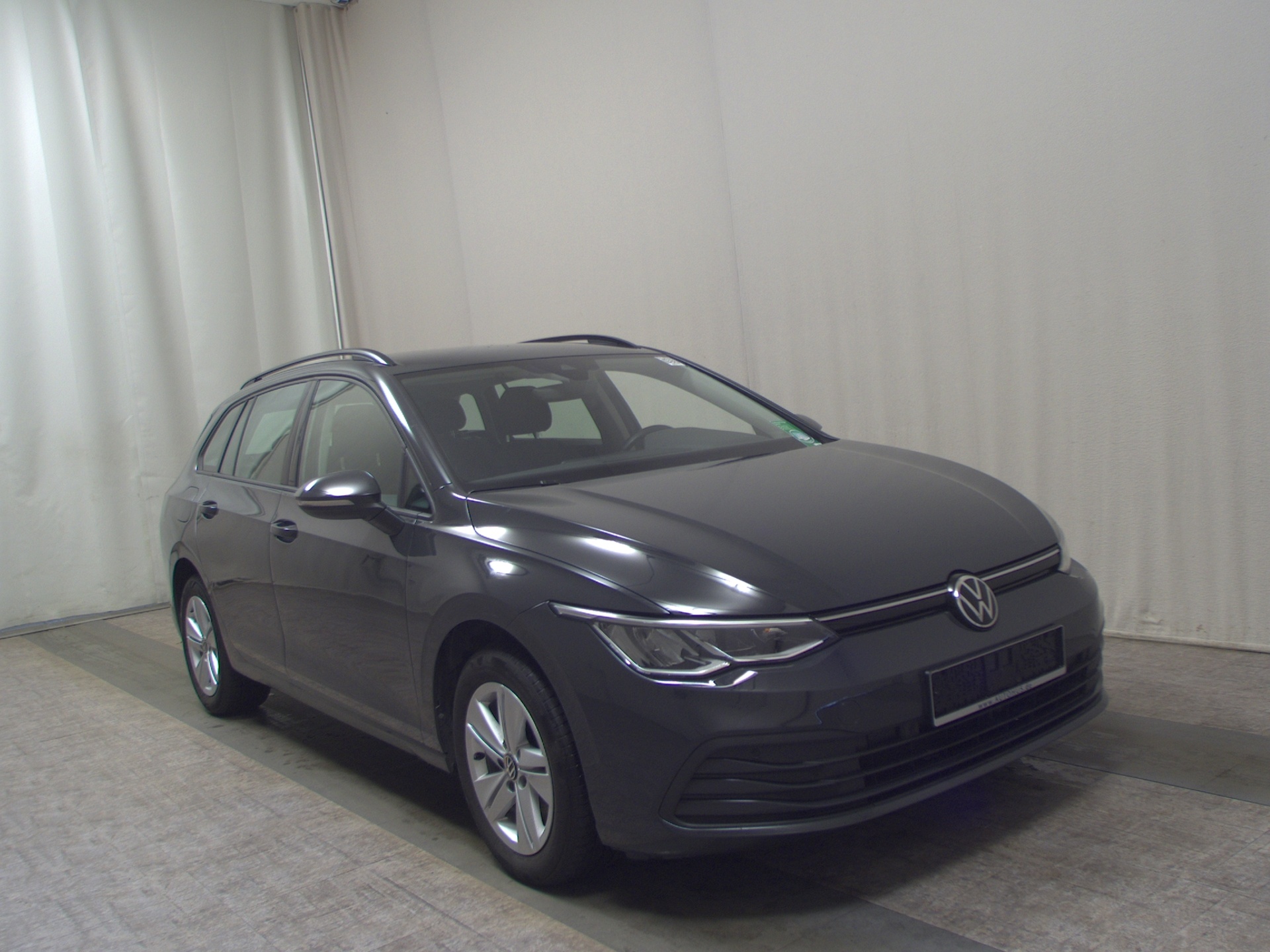Volkswagen Golf-8 Var. 2.0 TDI Life Navi LED AID PDC Shz 3