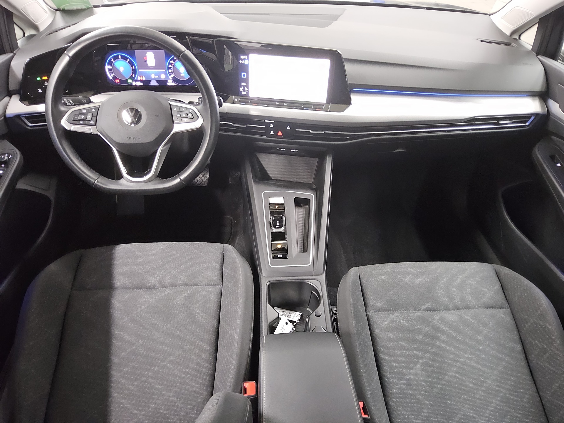 Volkswagen Golf-8 Var. 2.0 TDI Life Navi LED AID PDC Shz 5