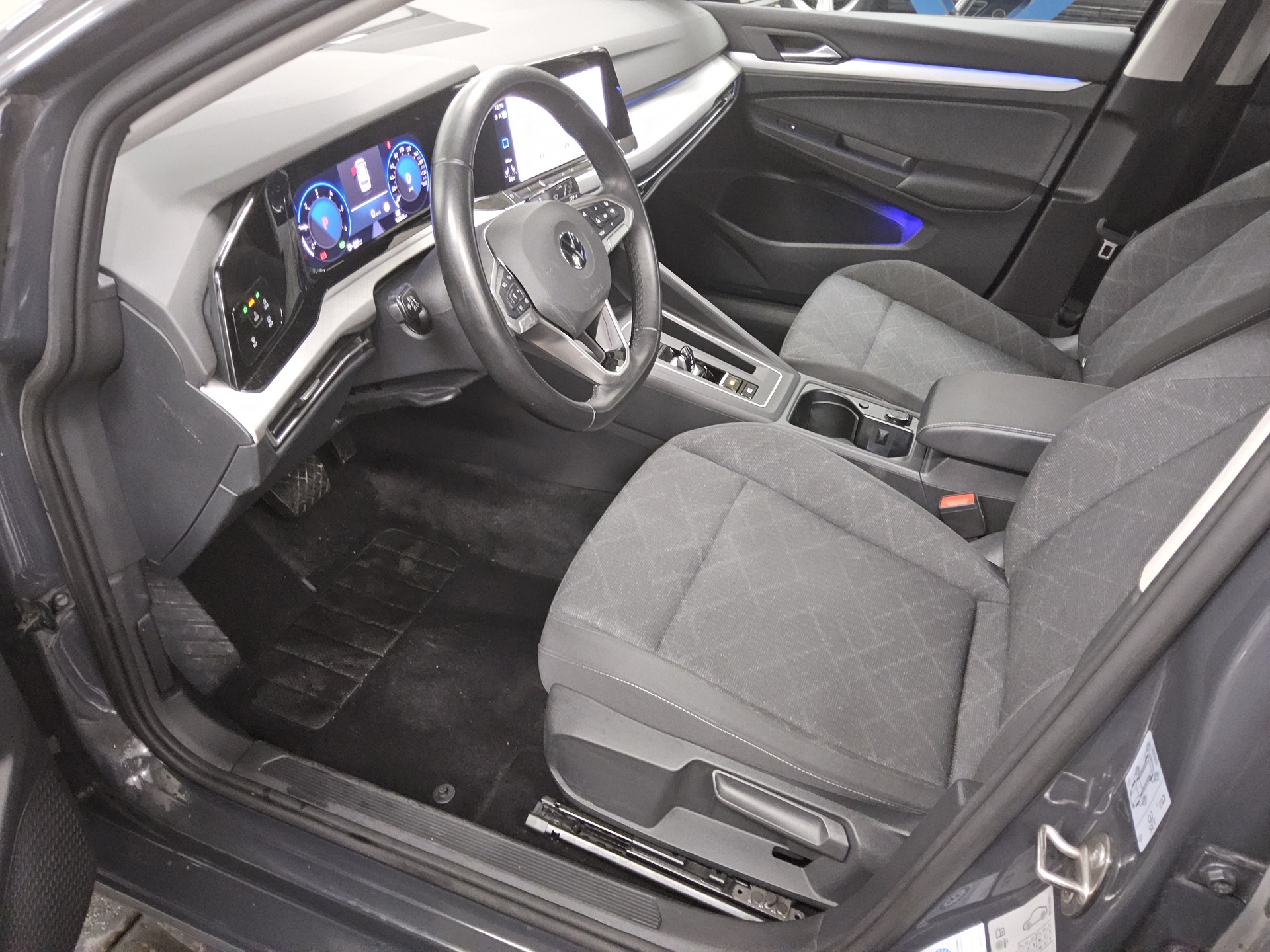 Volkswagen Golf-8 Var. 2.0 TDI Life Navi LED AID PDC Shz 8