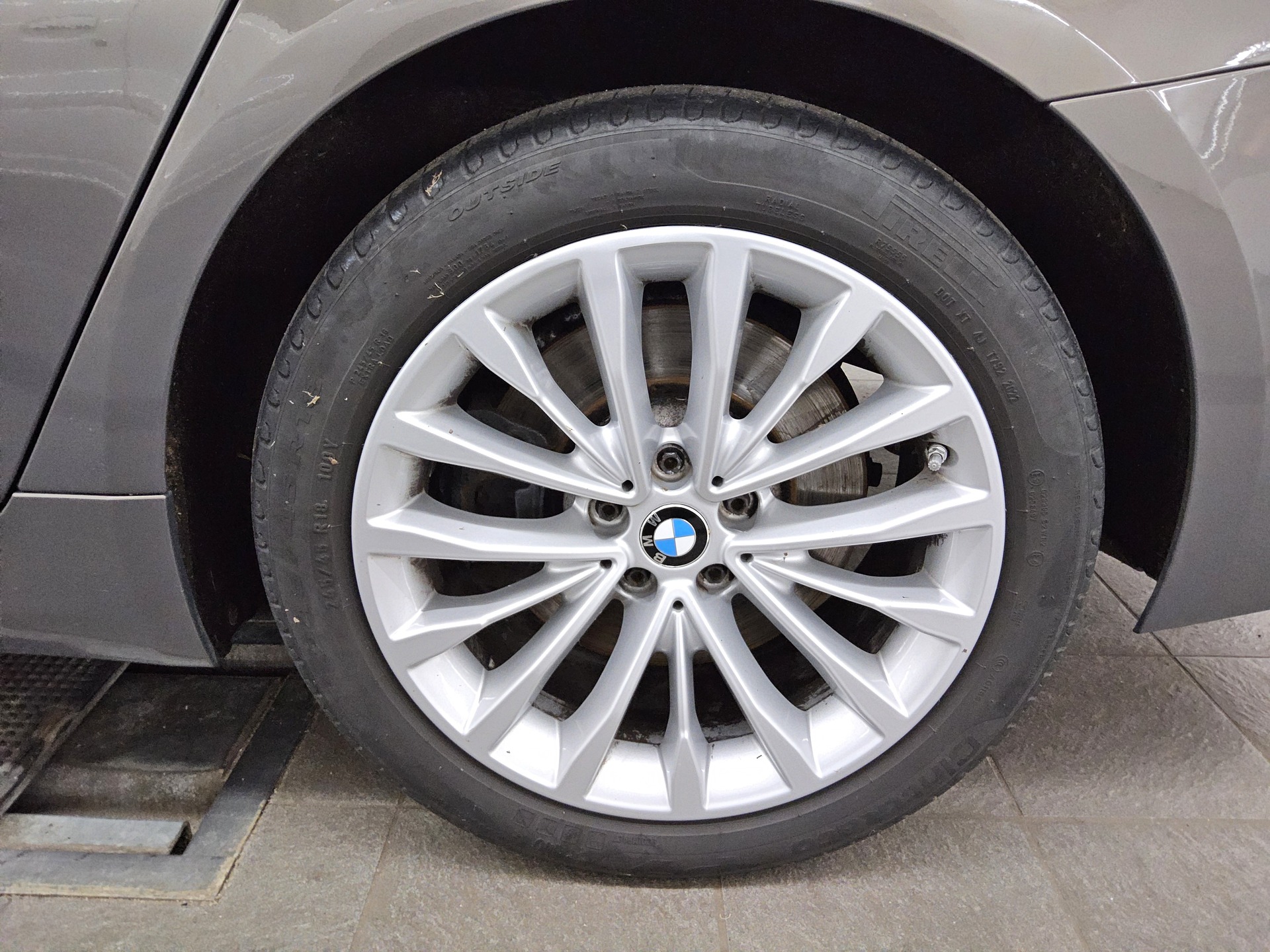 BMW 530dA Touring Luxury-Line Navi LED HuD H-K Inno 10