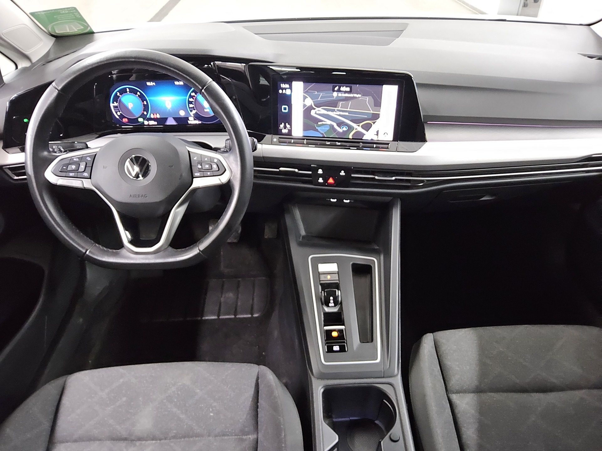 Volkswagen Golf-8 Var. 2.0 TDI Life Navi LED AID ACC Shz 5