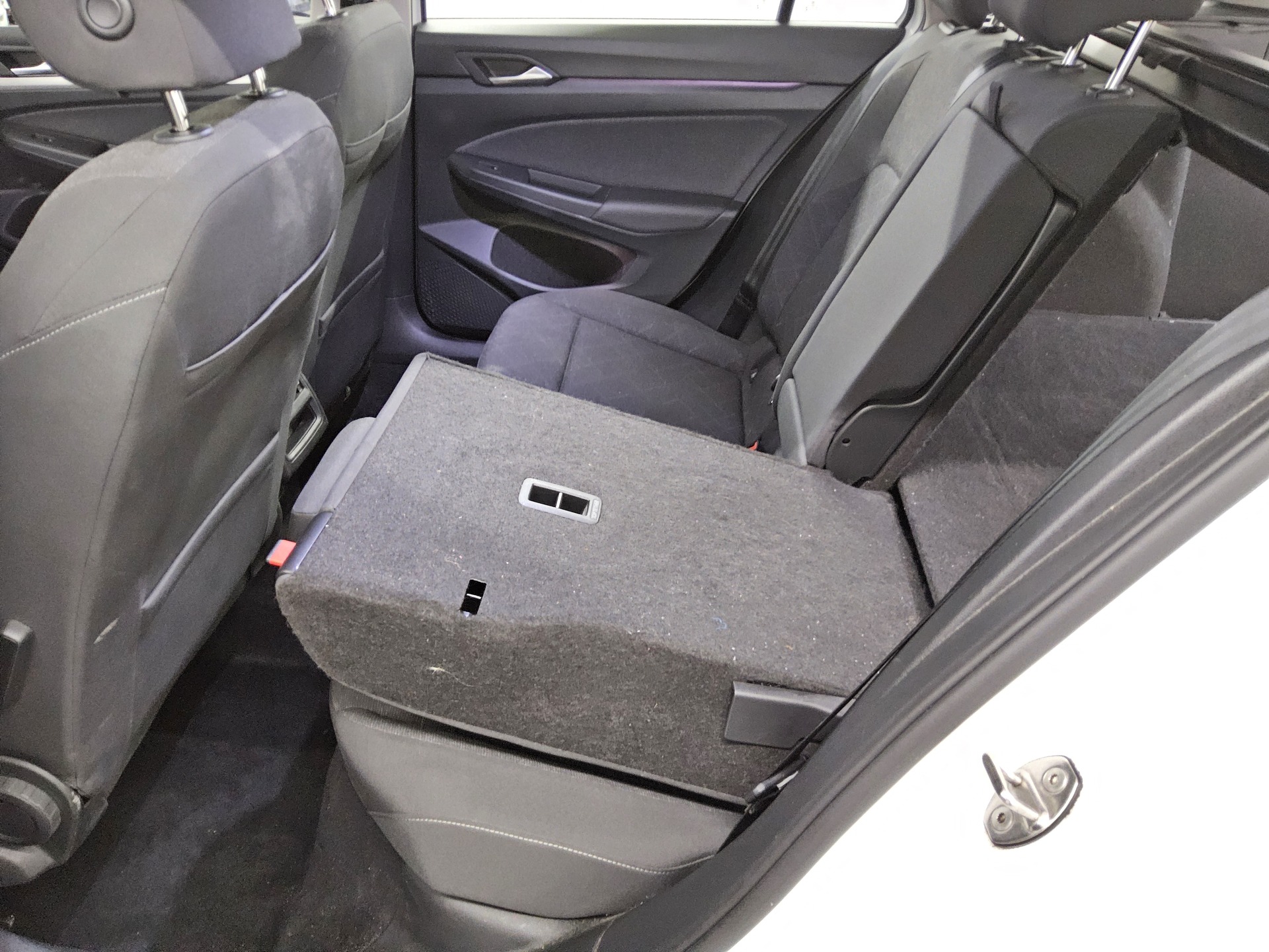 Volkswagen Golf-8 Var. 2.0 TDI Life Navi LED AID ACC Shz 12