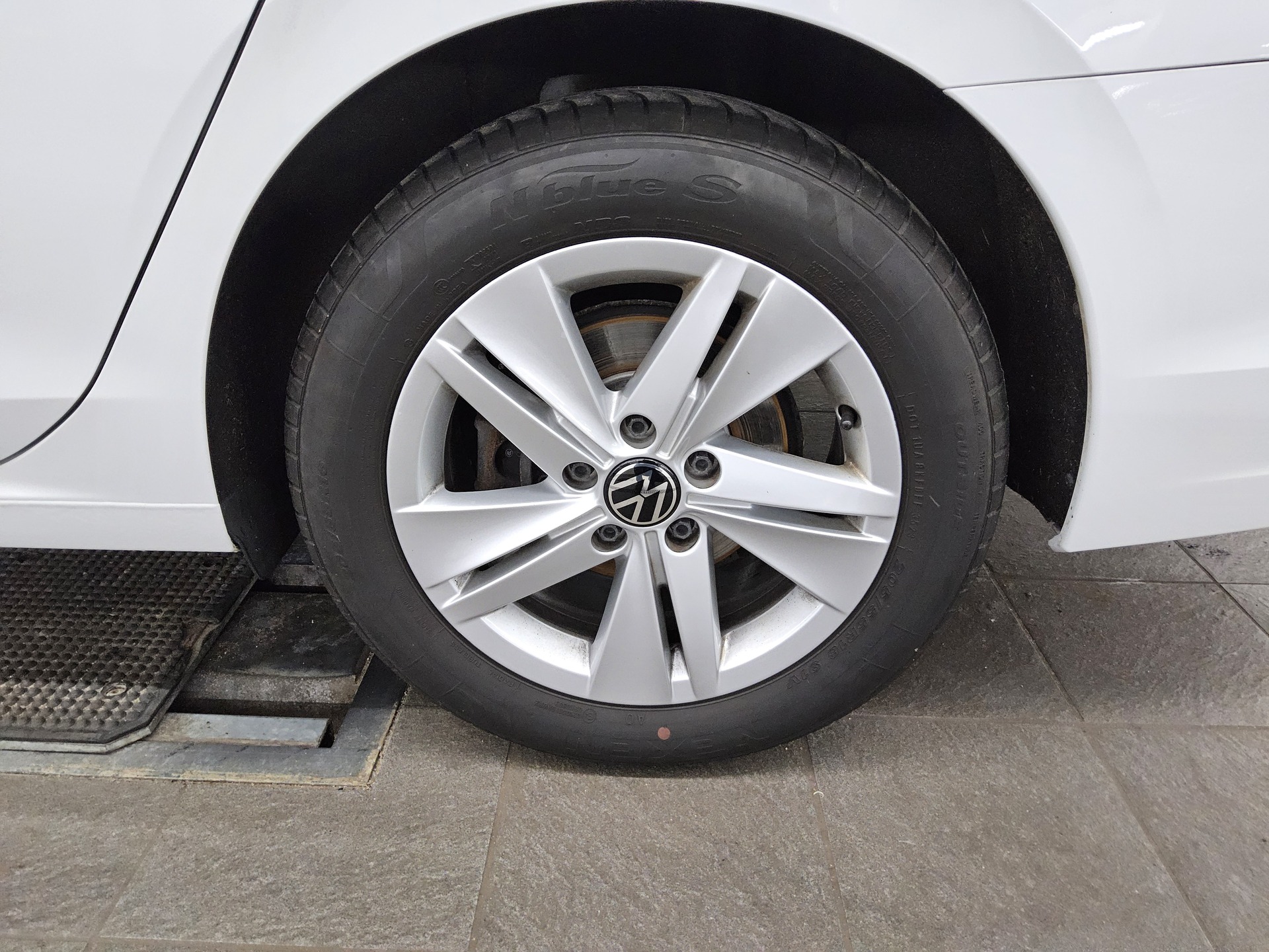 Volkswagen Golf-8 Var. 2.0 TDI Life Navi LED AID ACC Shz 11