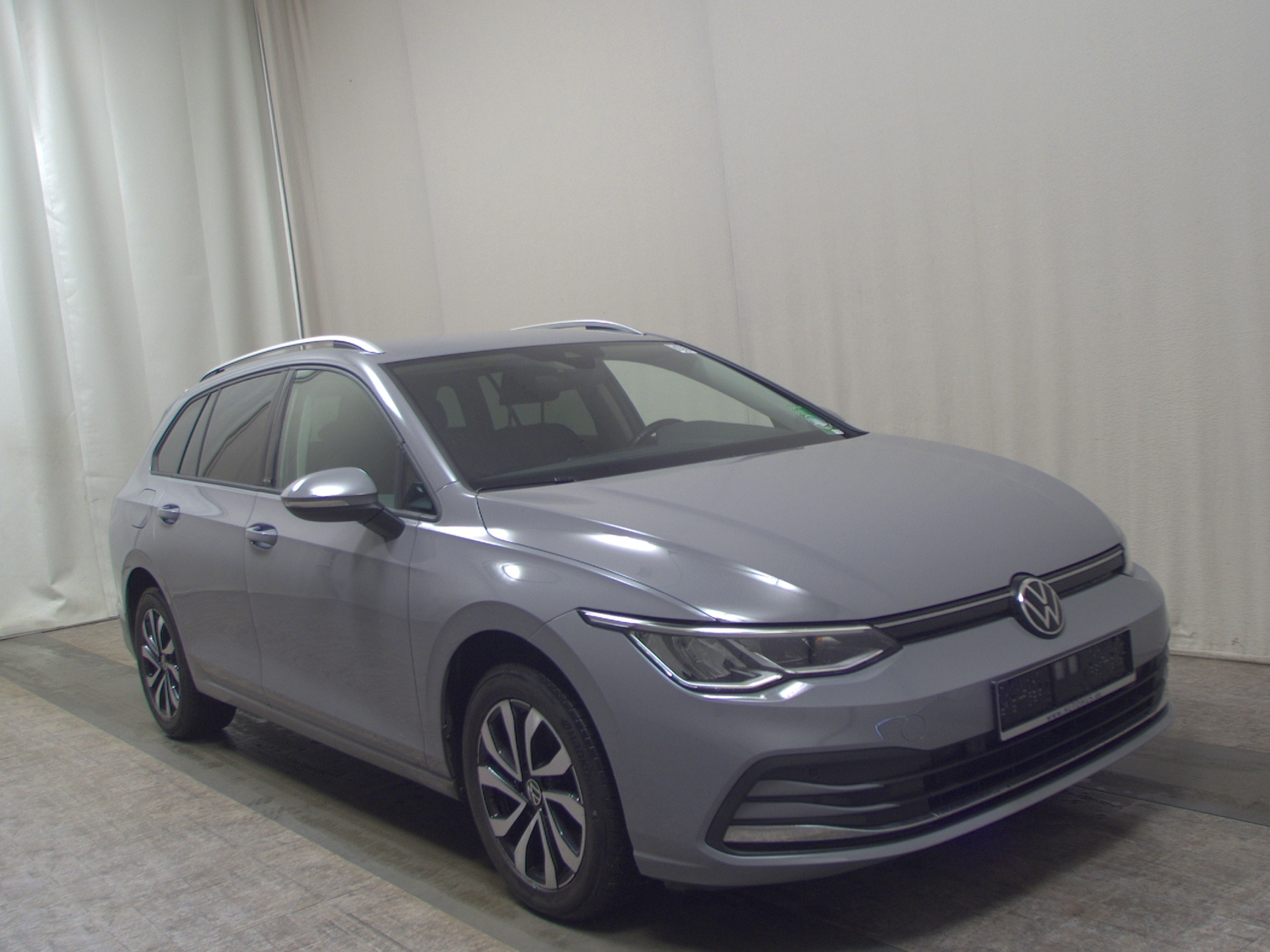 Volkswagen Golf-8 Var. 2.0 TDI Active Navi LED AID PDC Shz 3