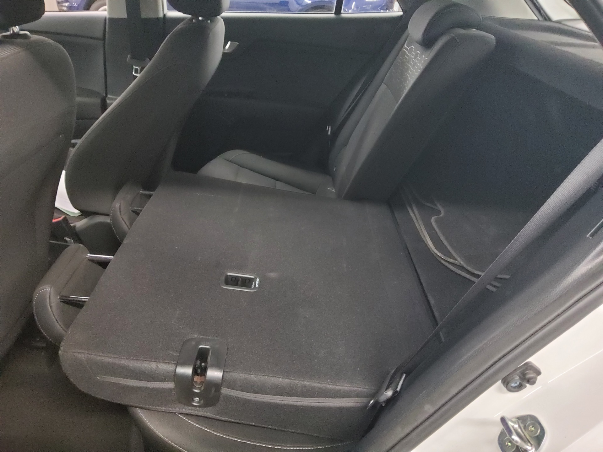 Kia Rio 1.0 T-GDI Navi LED Rückfahrkamera Shz PDC 12