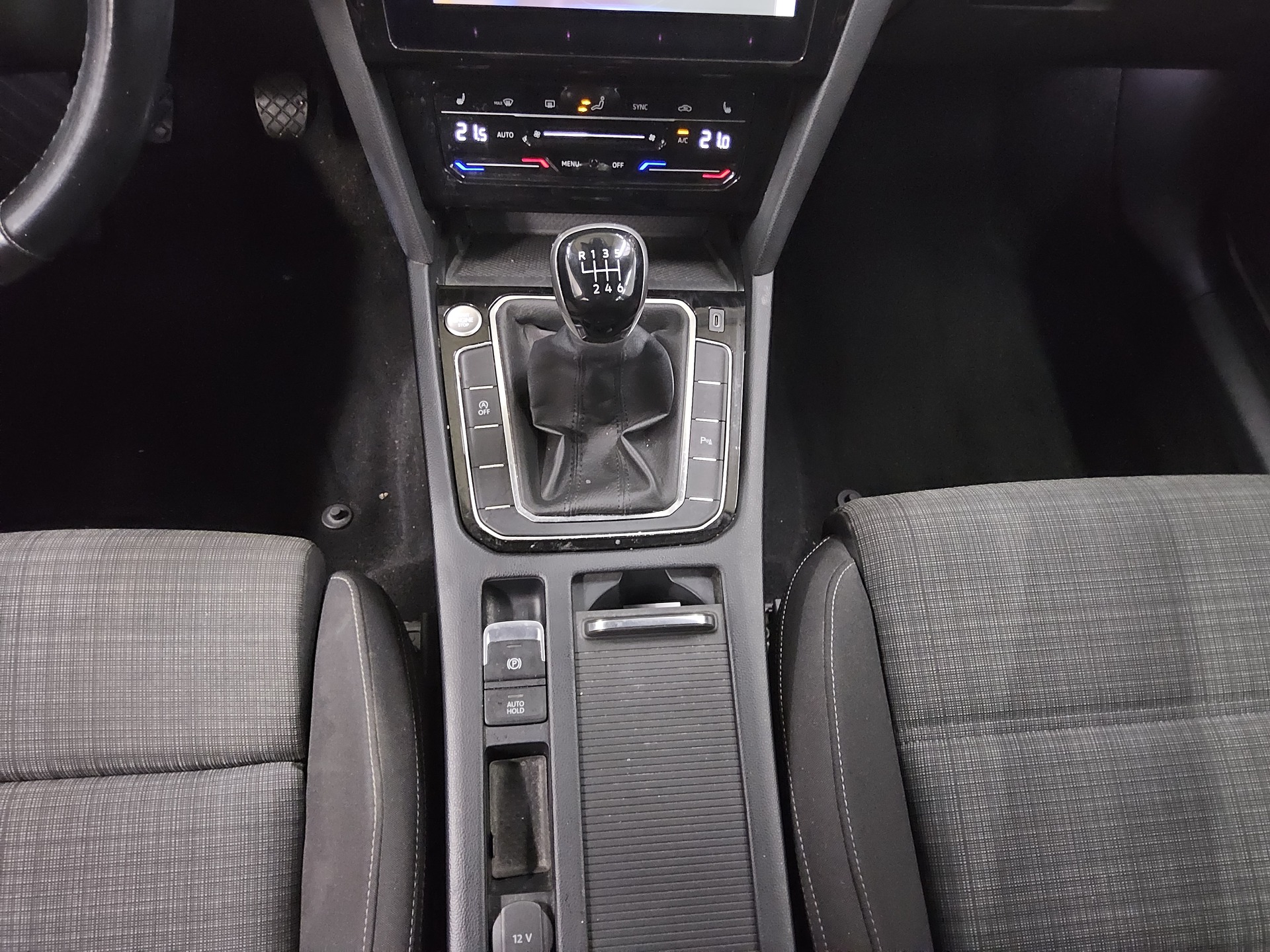 Volkswagen Passat Var. 2.0 TDI Business Navi LED RFK AID 6