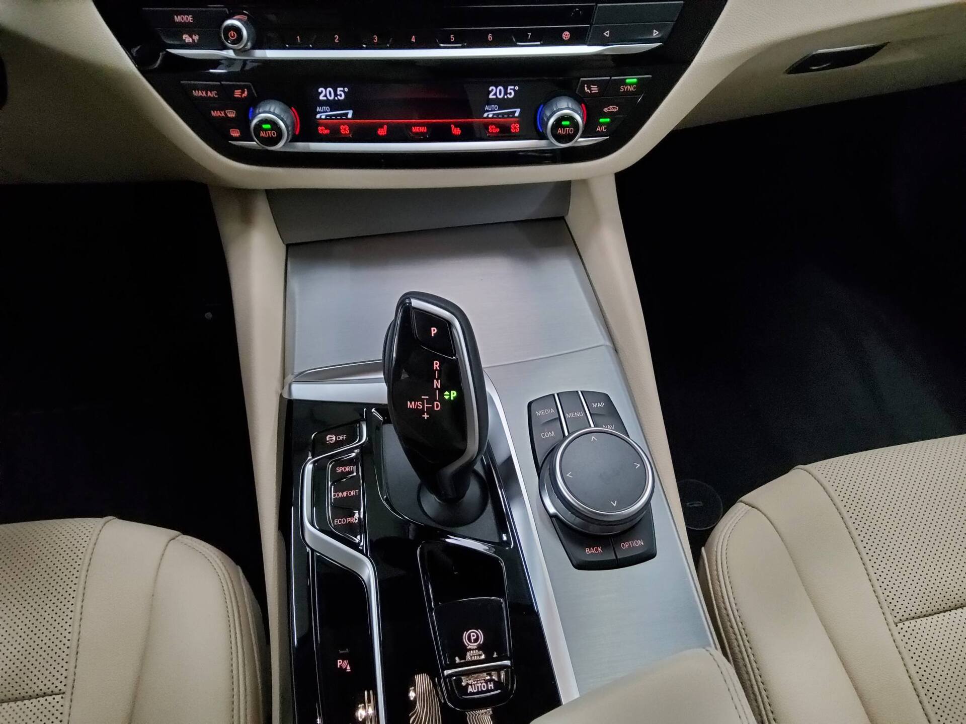 BMW 530iA Touring Leder Navi LC Pro H-K AHK LED+ RfK 6