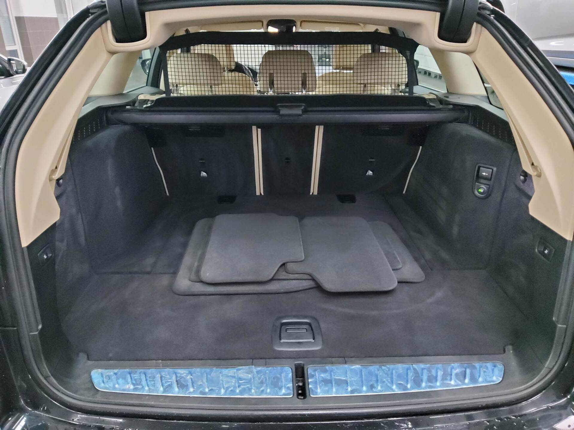 BMW 530iA Touring Leder Navi LC Pro H-K AHK LED+ RfK 12