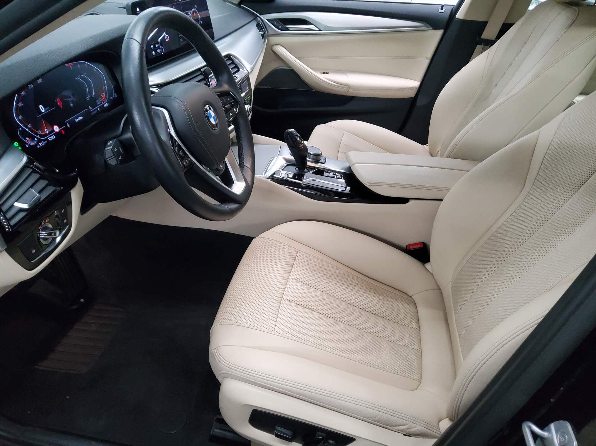 BMW 530iA Touring Leder Navi LC Pro H-K AHK LED+ RfK 9