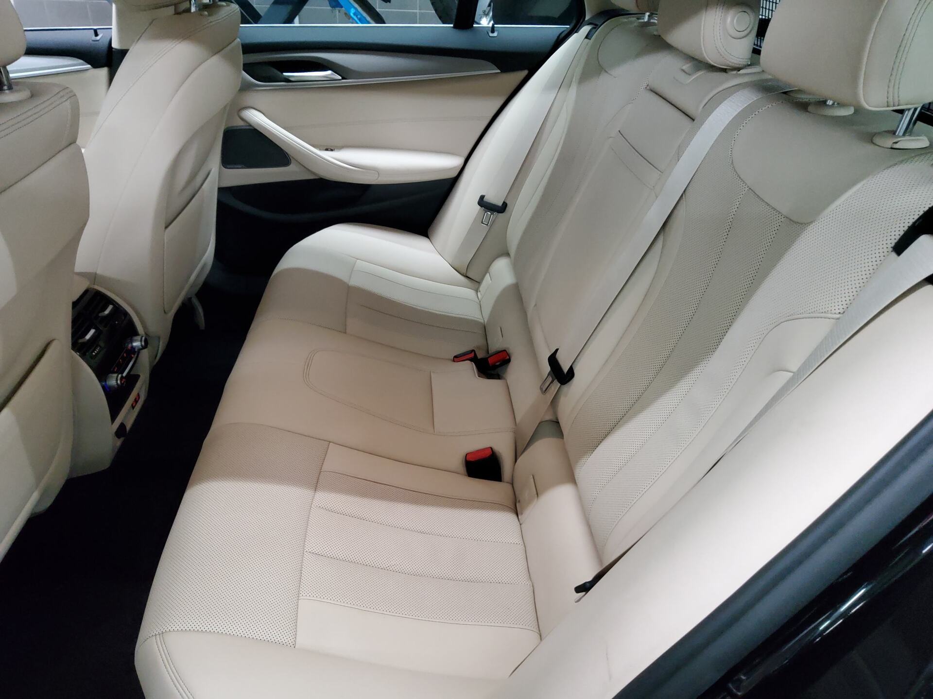 BMW 530iA Touring Leder Navi LC Pro H-K AHK LED+ RfK 13