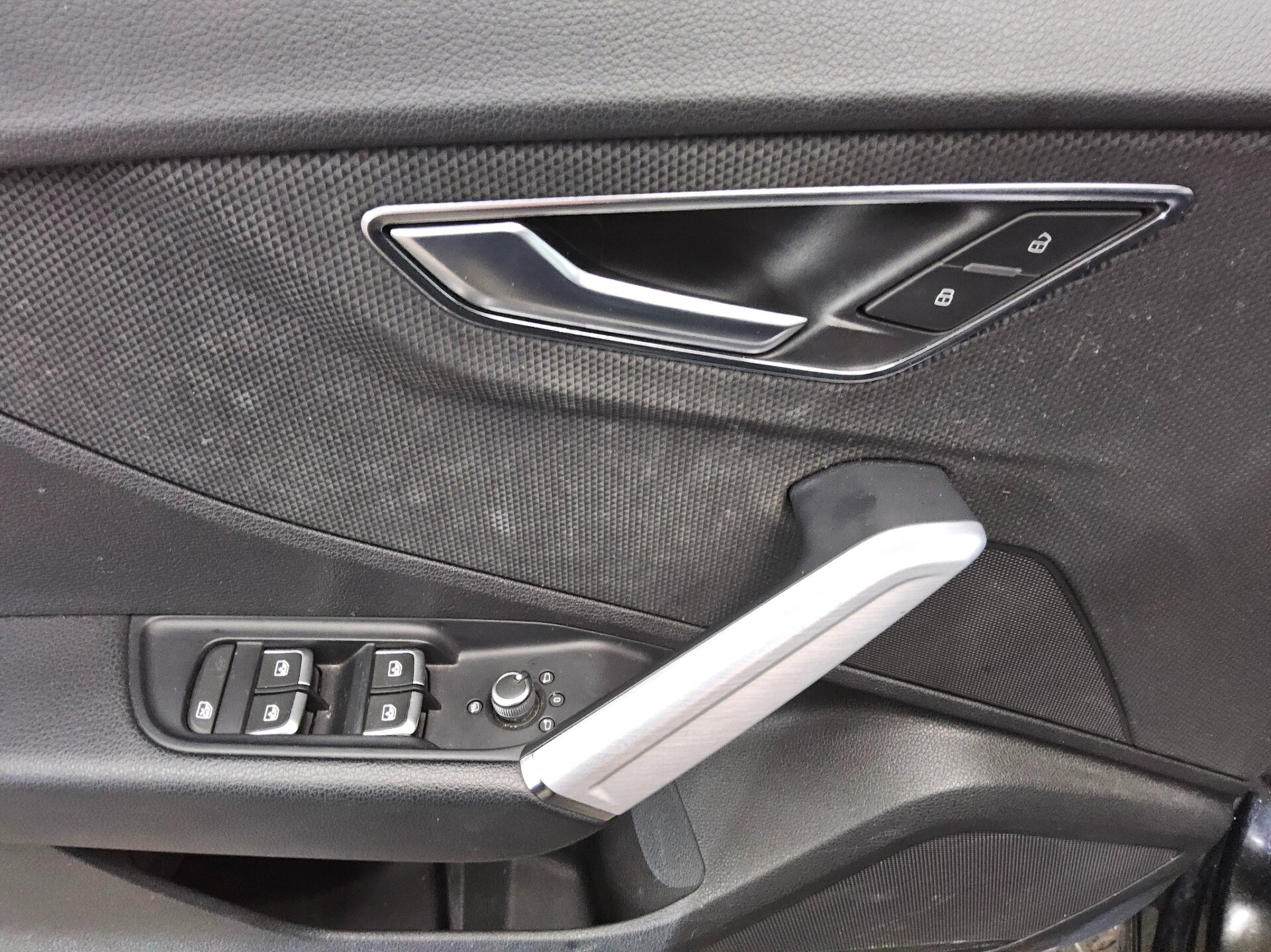 Audi Q2 35 TDI S-Line Navi LED Shz PDC 9