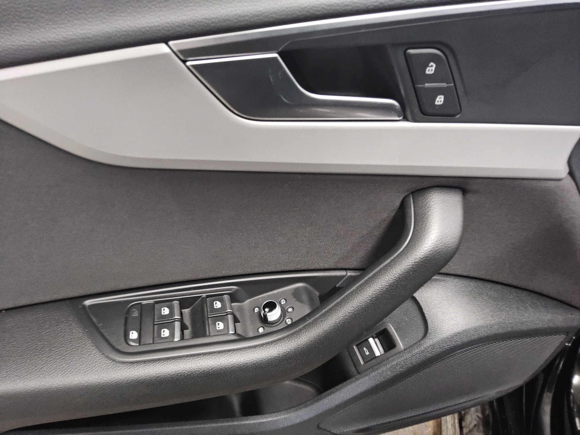 Audi A4 Avant 35 TDI S-Line Navi LED Shz PDC Tempomat 9