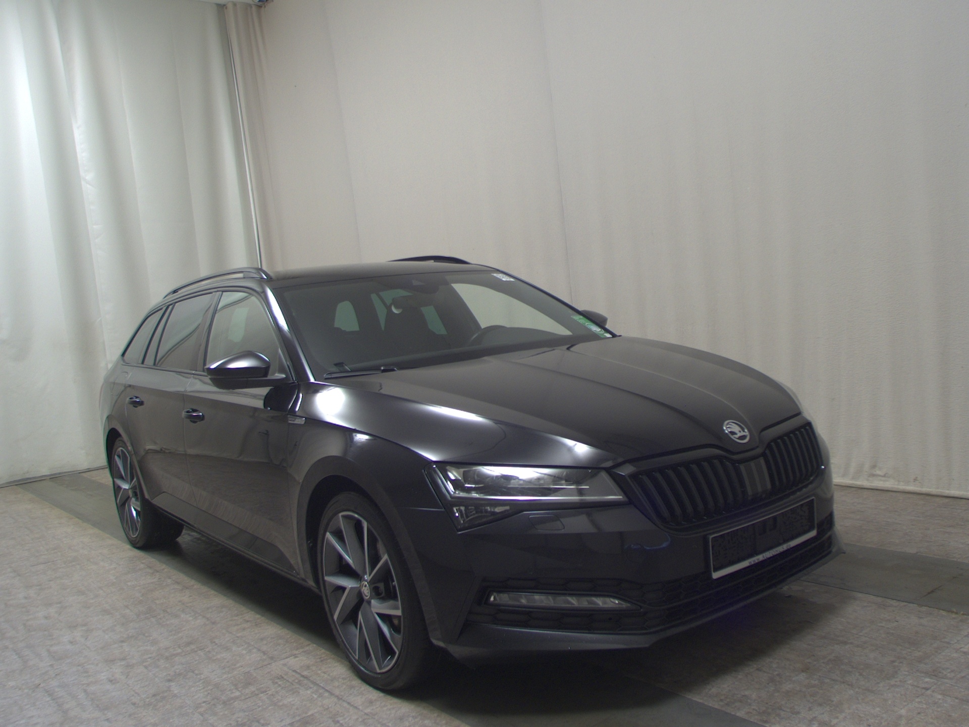 Skoda Superb Kombi 2.0 TDI SportLine Navi DC LED RfK 3