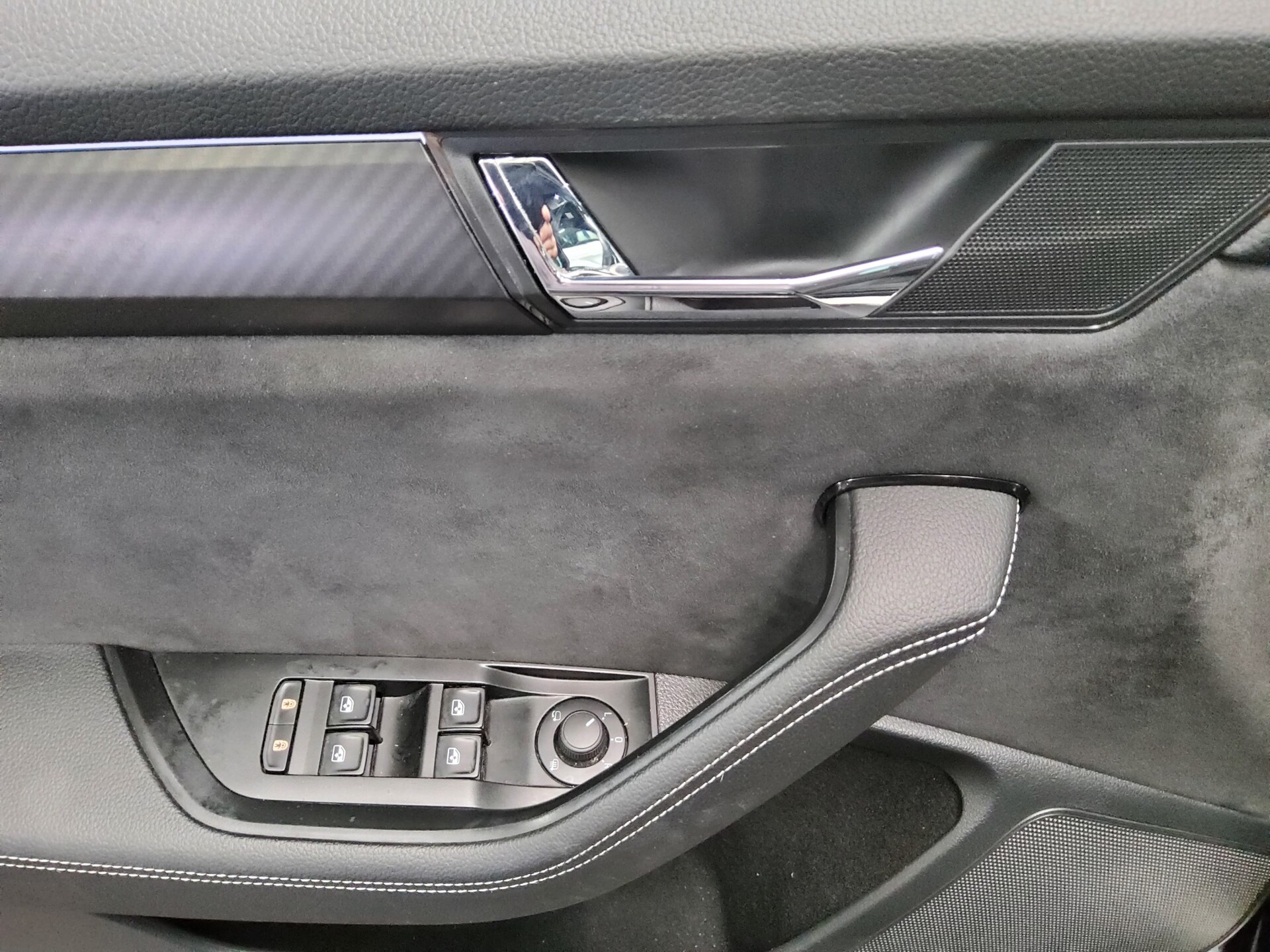 Skoda Superb Kombi 2.0 TDI SportLine Navi DC LED RfK 10