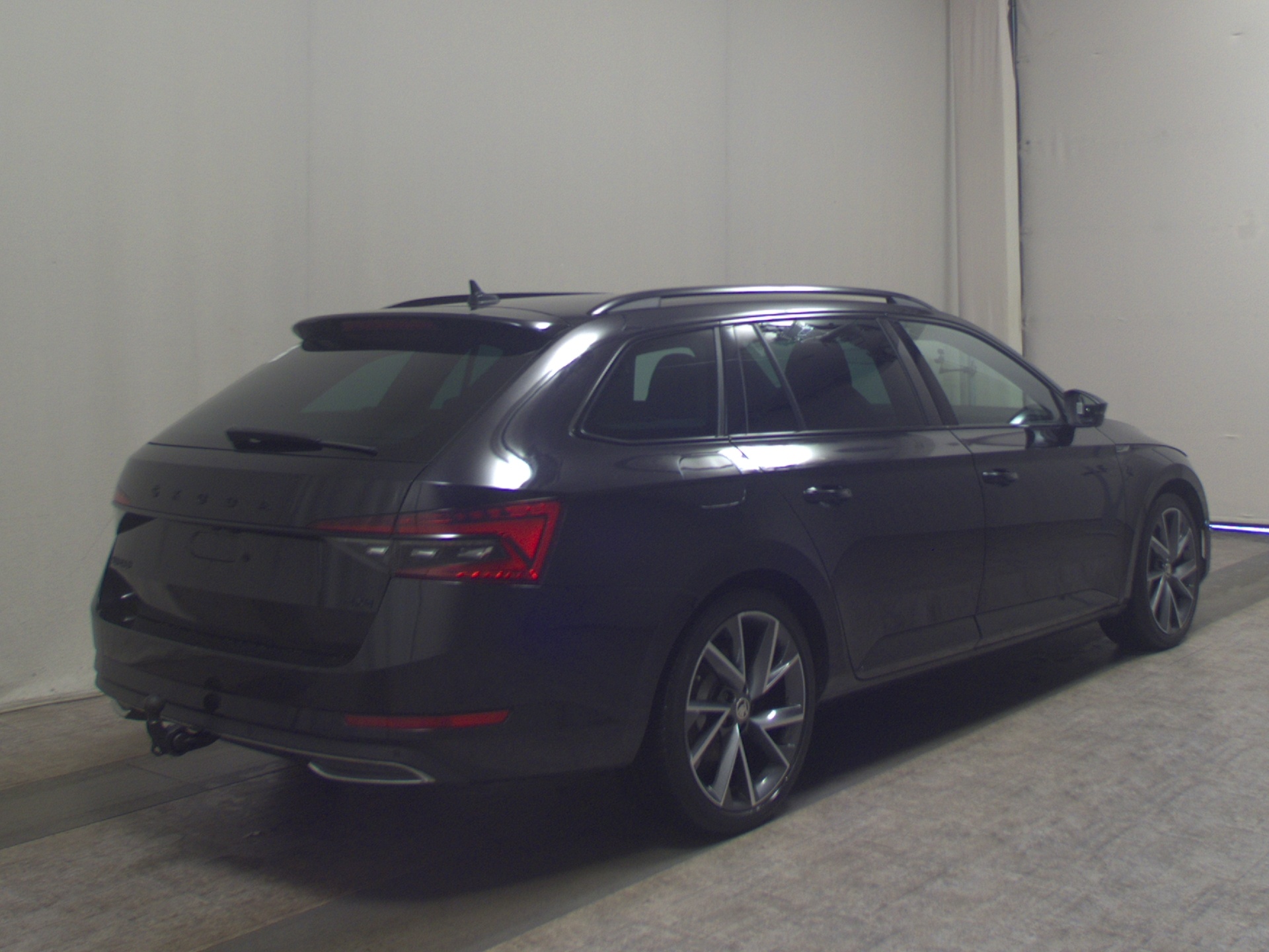 Skoda Superb Kombi 2.0 TDI SportLine Navi DC LED RfK 4