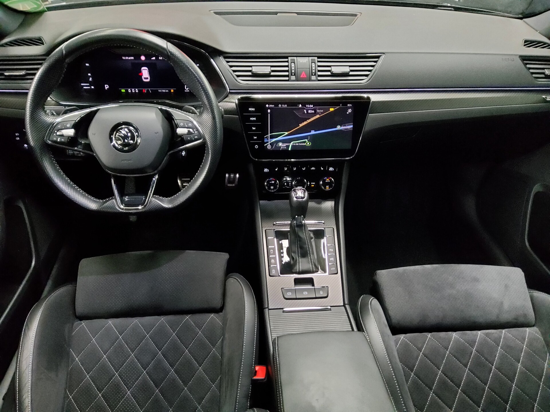 Skoda Superb Kombi 2.0 TDI SportLine Navi DC LED RfK 5