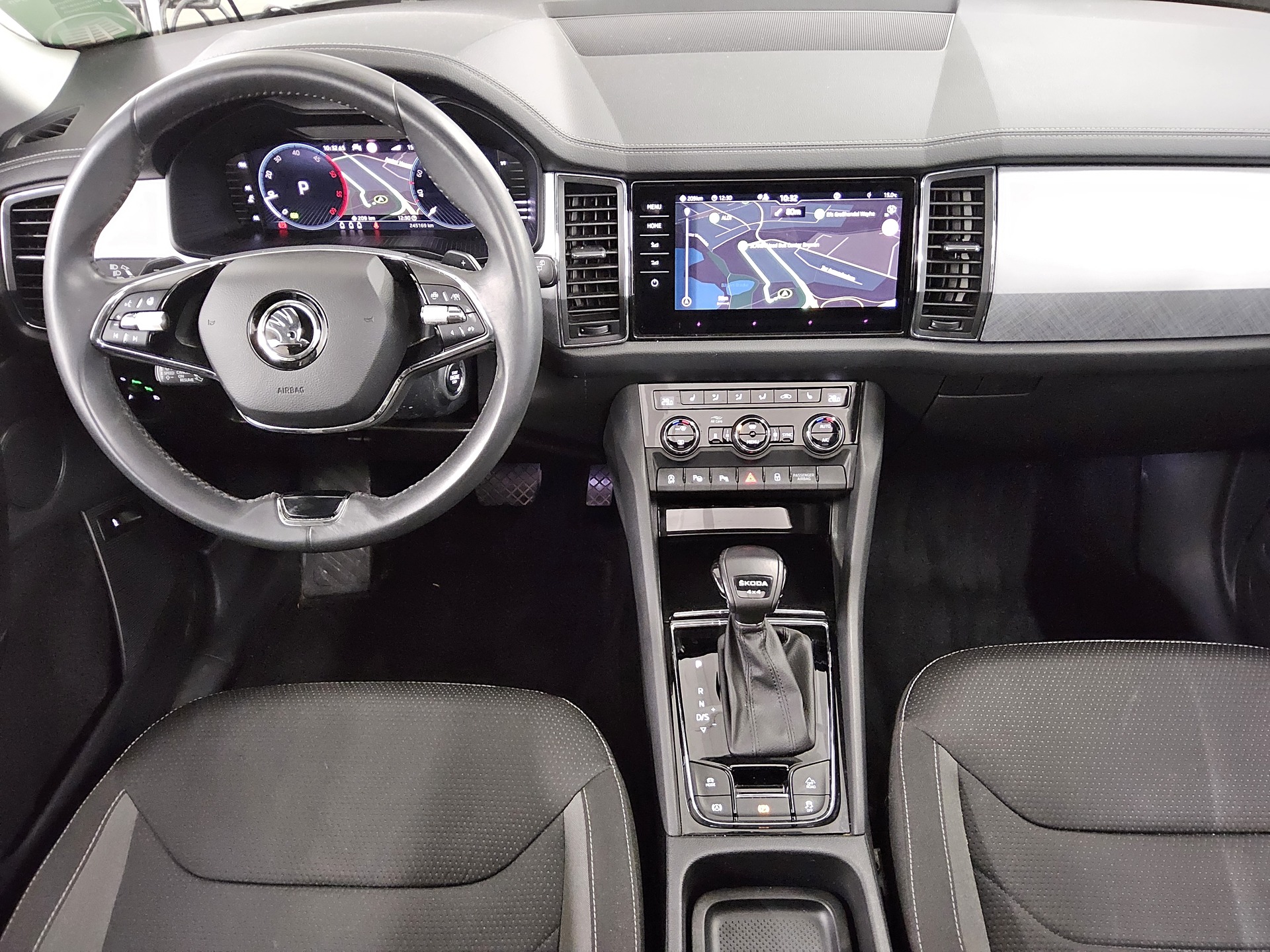 Skoda Kodiaq 2.0 TDI 4x4 Tour Pano vc StandHzg DCC AHK 5