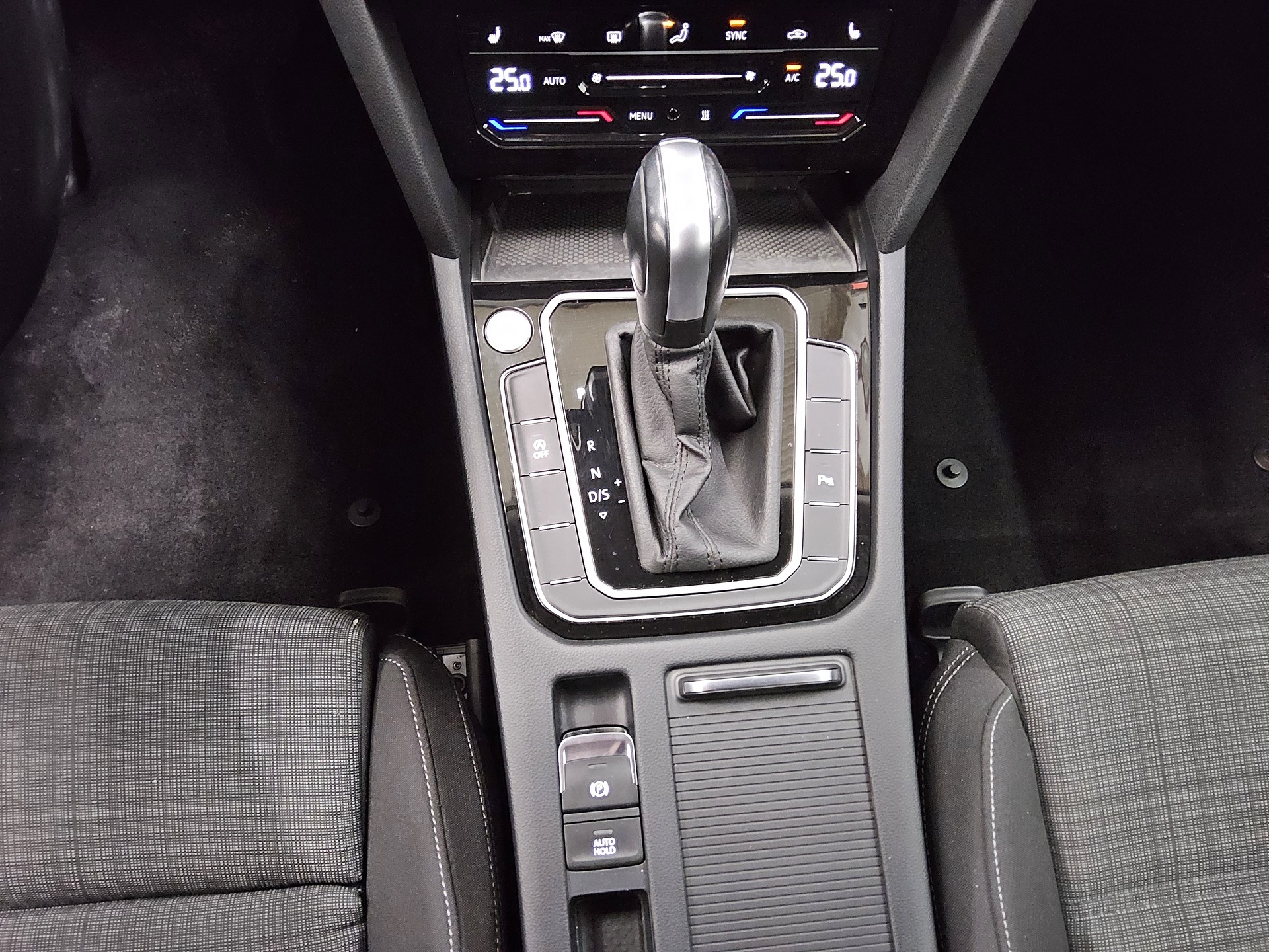 Volkswagen Passat Var. 2.0 TDI Business StHzg IQ.Light DC 6