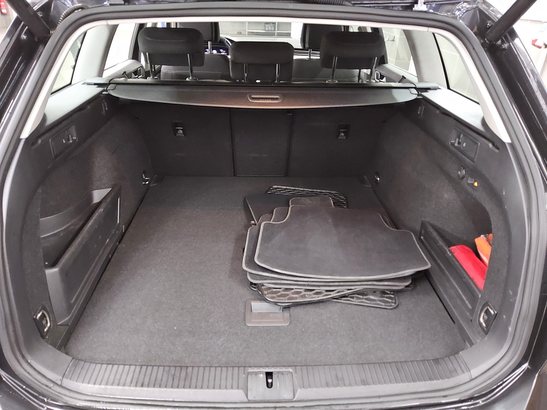 Volkswagen Passat Var. 2.0 TDI Business StHzg IQ.Light DC 12