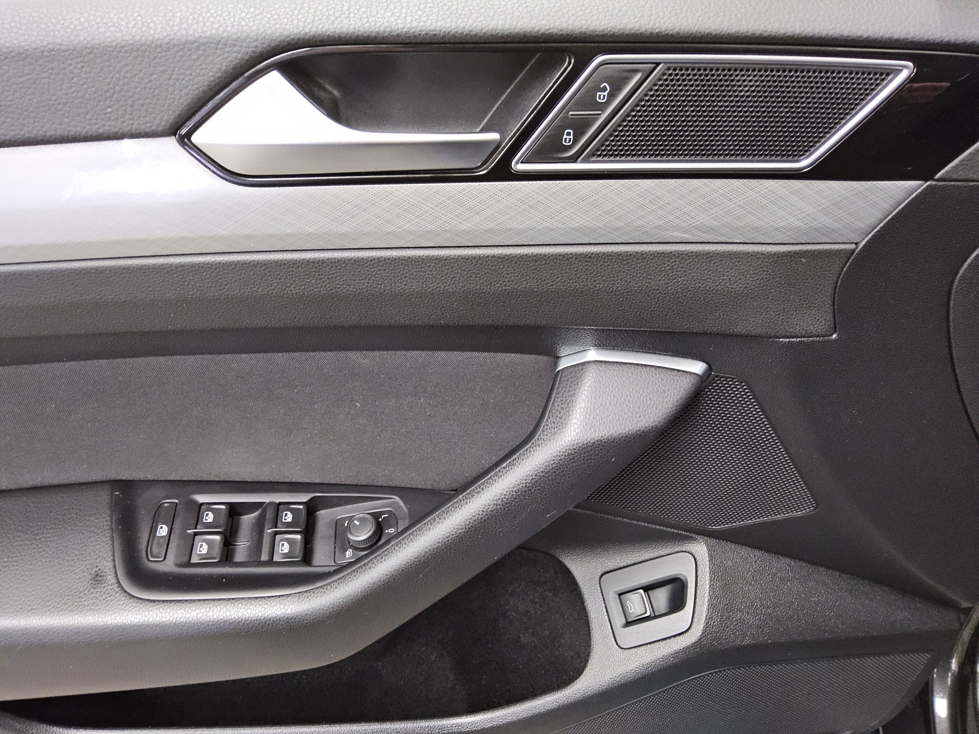 Volkswagen Passat Var. 2.0 TDI Business StHzg IQ.Light DC 10