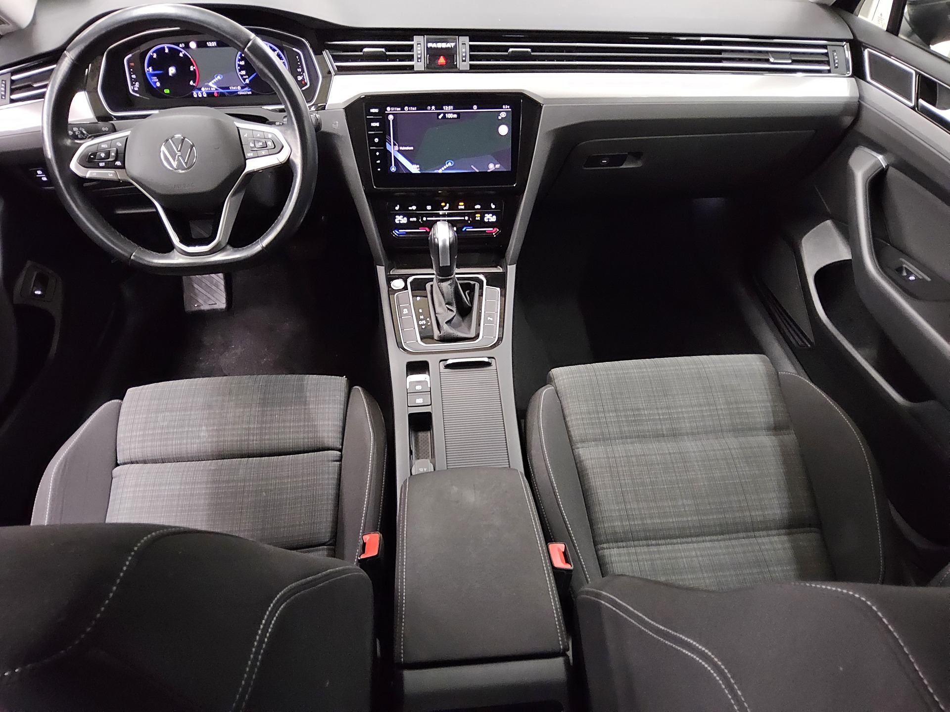 Volkswagen Passat Var. 2.0 TDI Business StHzg IQ.Light DC 5