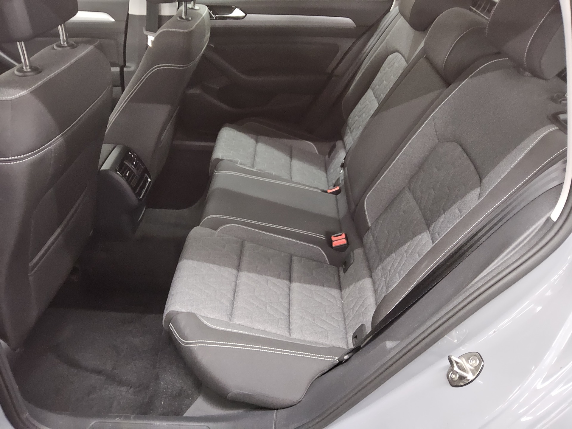 Volkswagen Passat Var. 2.0 TDI Business Navi LED Kamera ACC 13