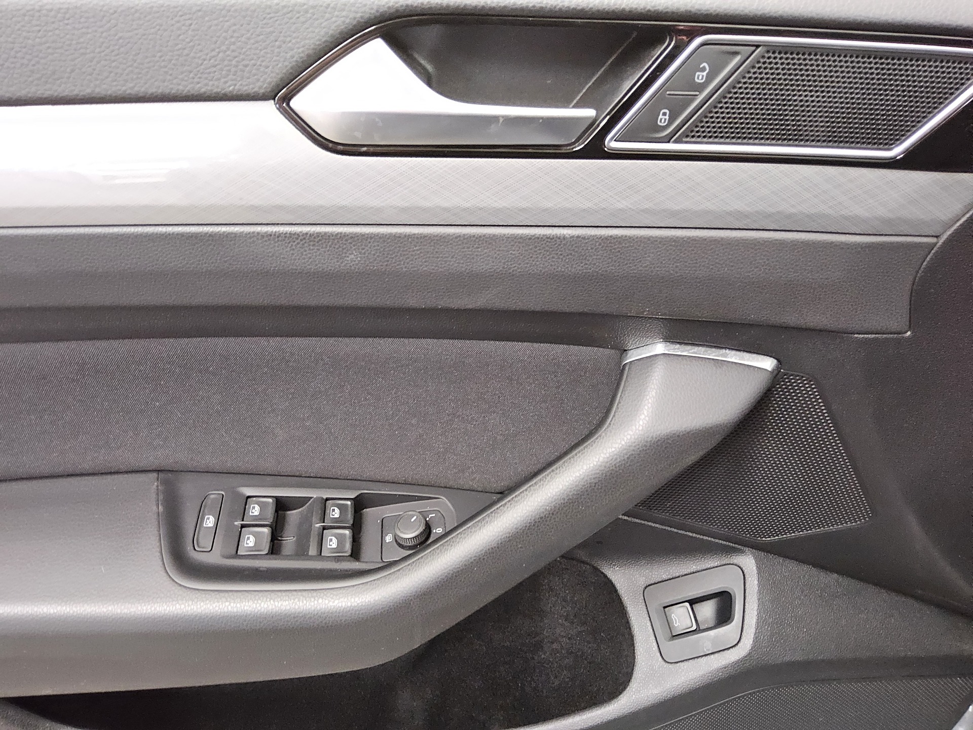 Volkswagen Passat Var. 2.0 TDI Business Navi LED Kamera ACC 9