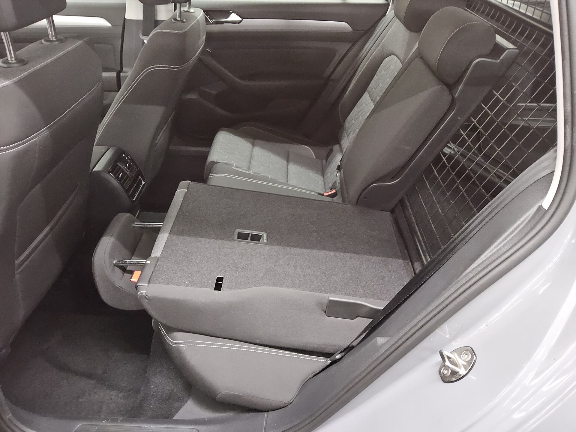 Volkswagen Passat Var. 2.0 TDI Business Navi LED Kamera ACC 12