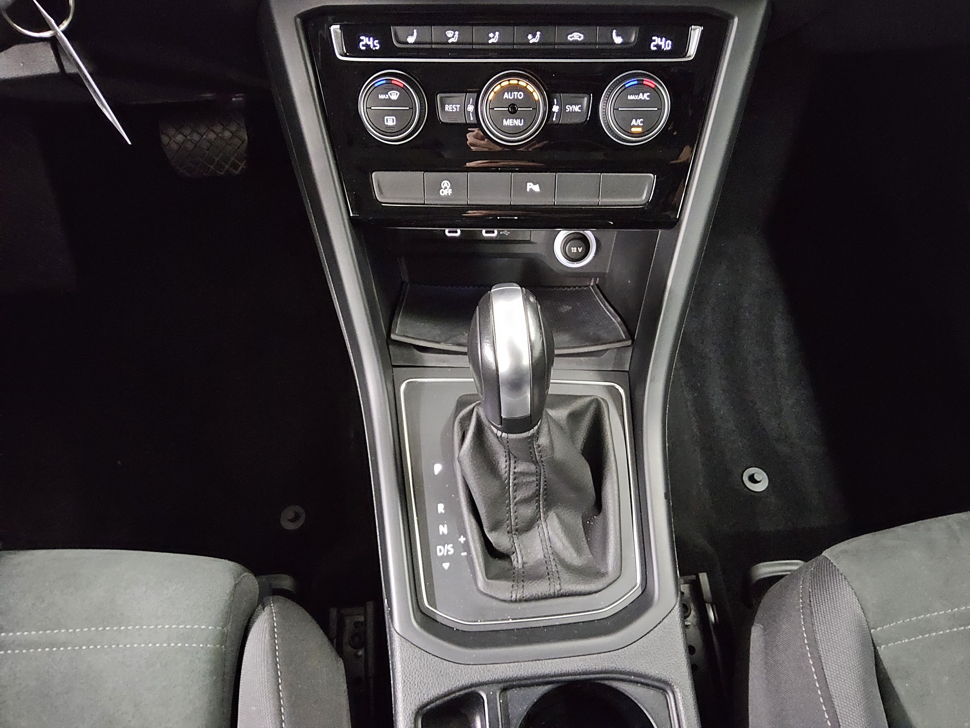 Volkswagen Touran 2.0 TDI Comf. Alcantara Navi ACC 6