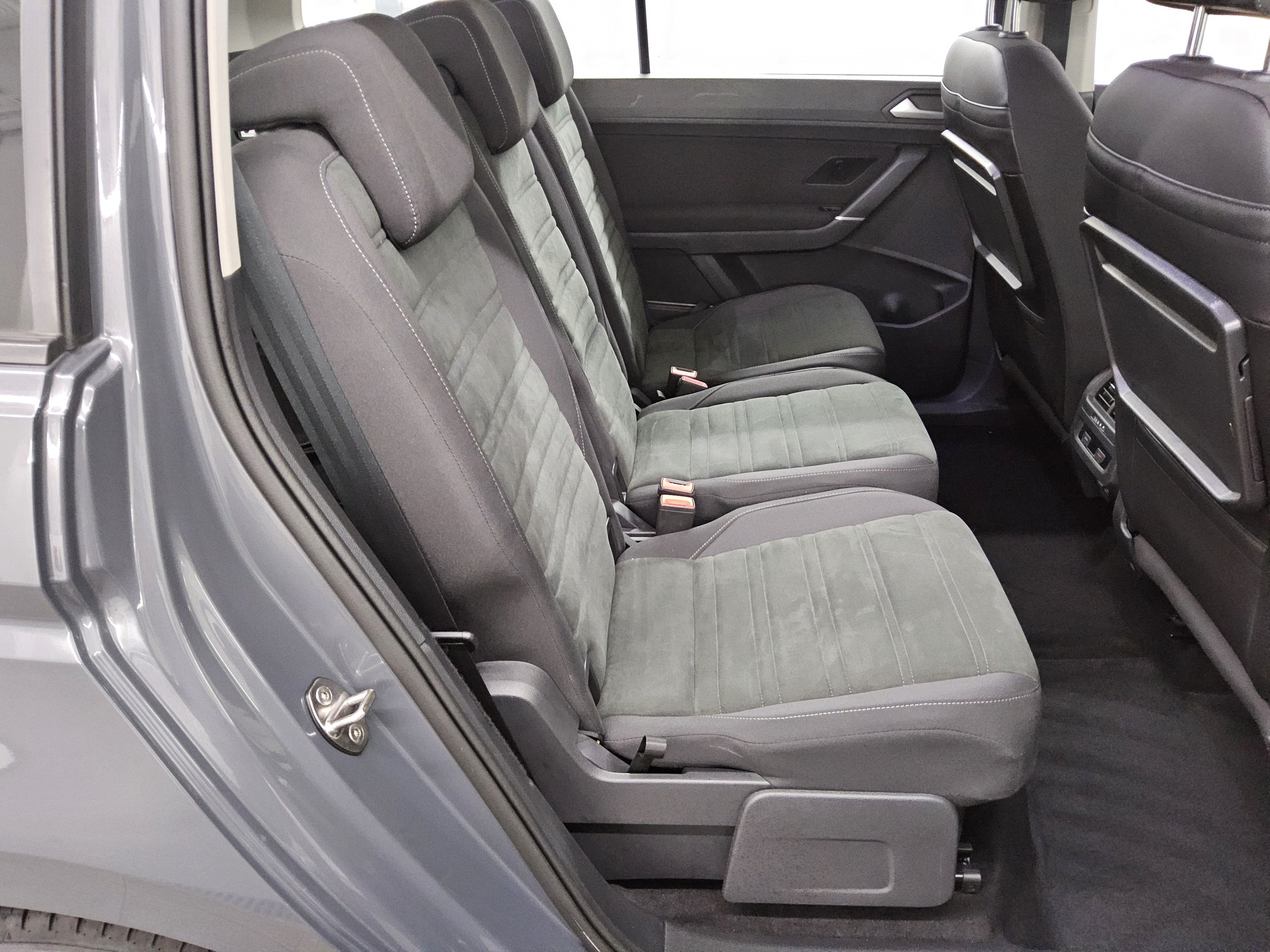 Volkswagen Touran 2.0 TDI Comf. Alcantara Navi ACC 13