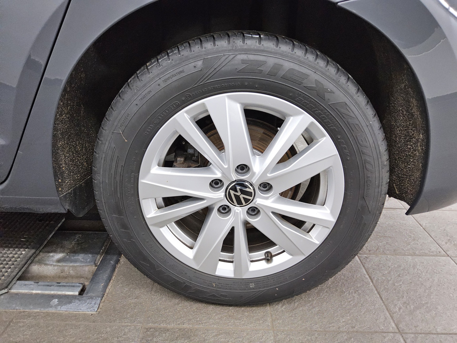 Volkswagen Touran 2.0 TDI Comf. Alcantara Navi ACC 10