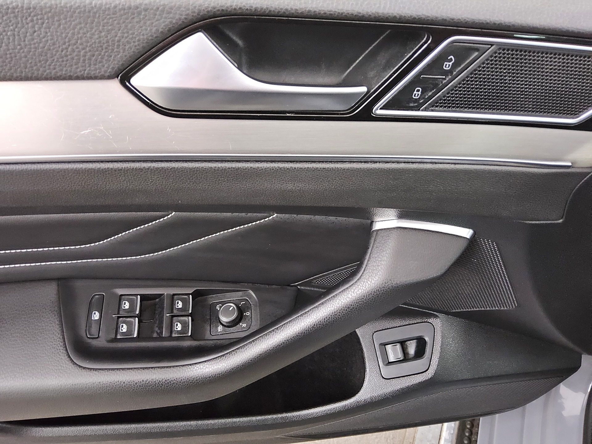 Volkswagen Passat Var. 2.0 TDI Elegance Navi DC Matrix Ahk 10