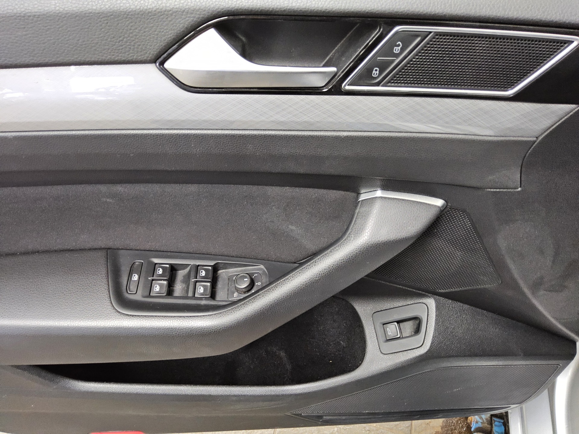 Volkswagen Passat Var. 2.0 TDI Business Navi+ DC StandHzg 10