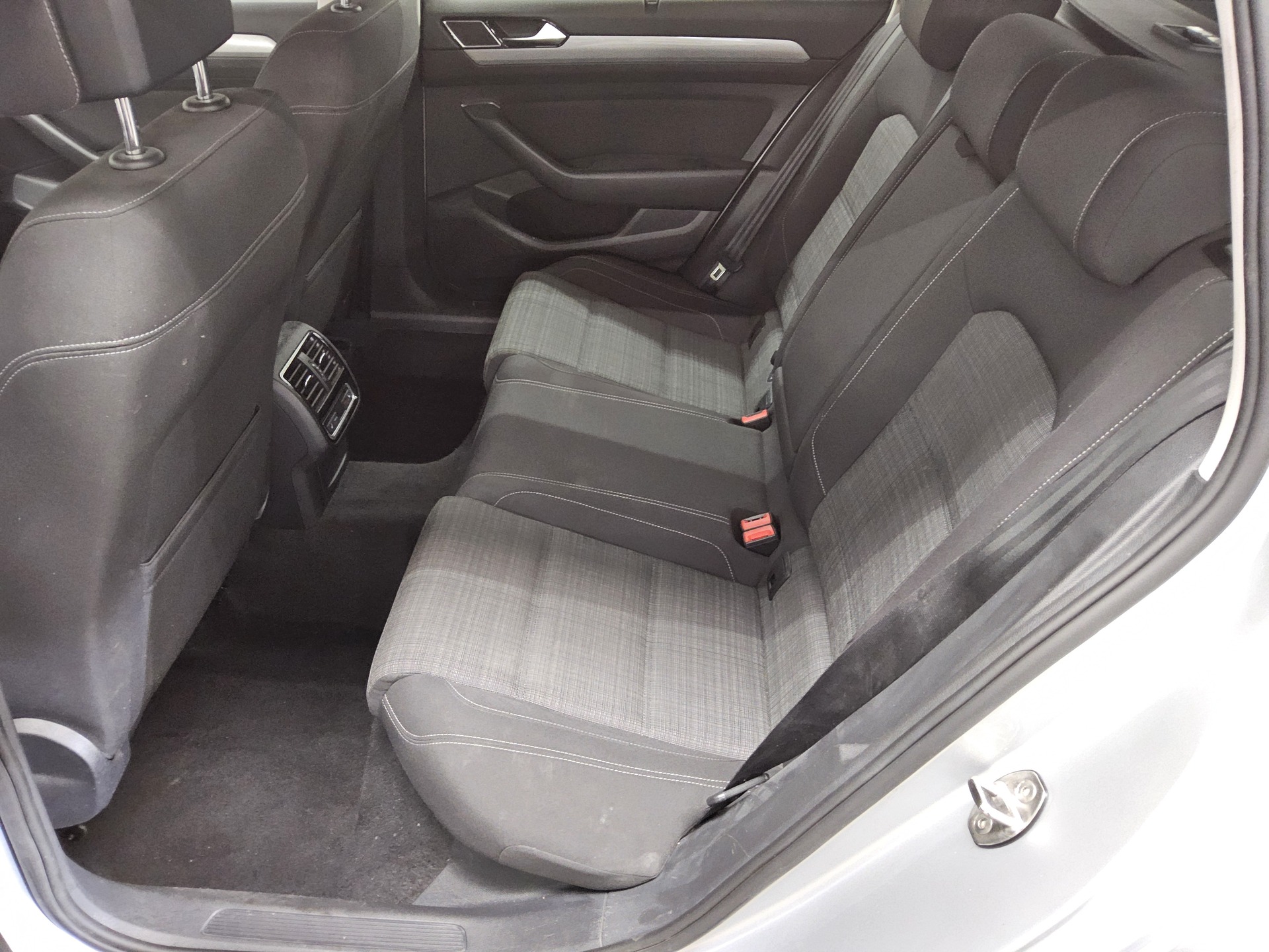 Volkswagen Passat Var. 2.0 TDI Business Navi+ DC StandHzg 13