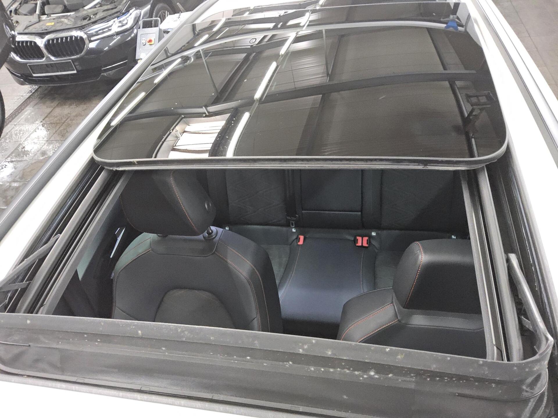 Seat Leon Sportstourer 1.5 eTSI FR-Line Navi LED vc 12