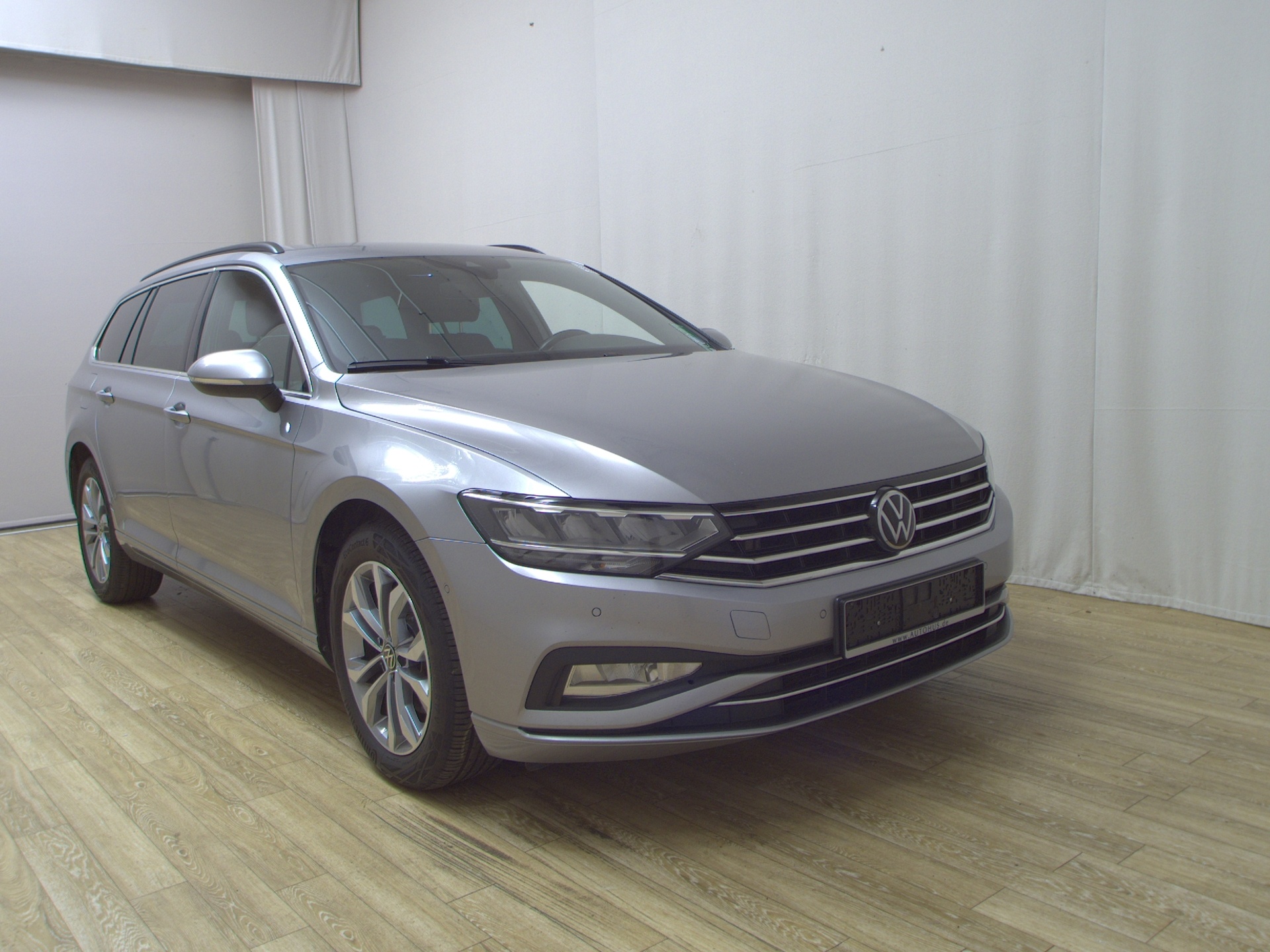 Volkswagen Passat Var. 2.0 TDI Business Navi LED DC AHK RFK 3