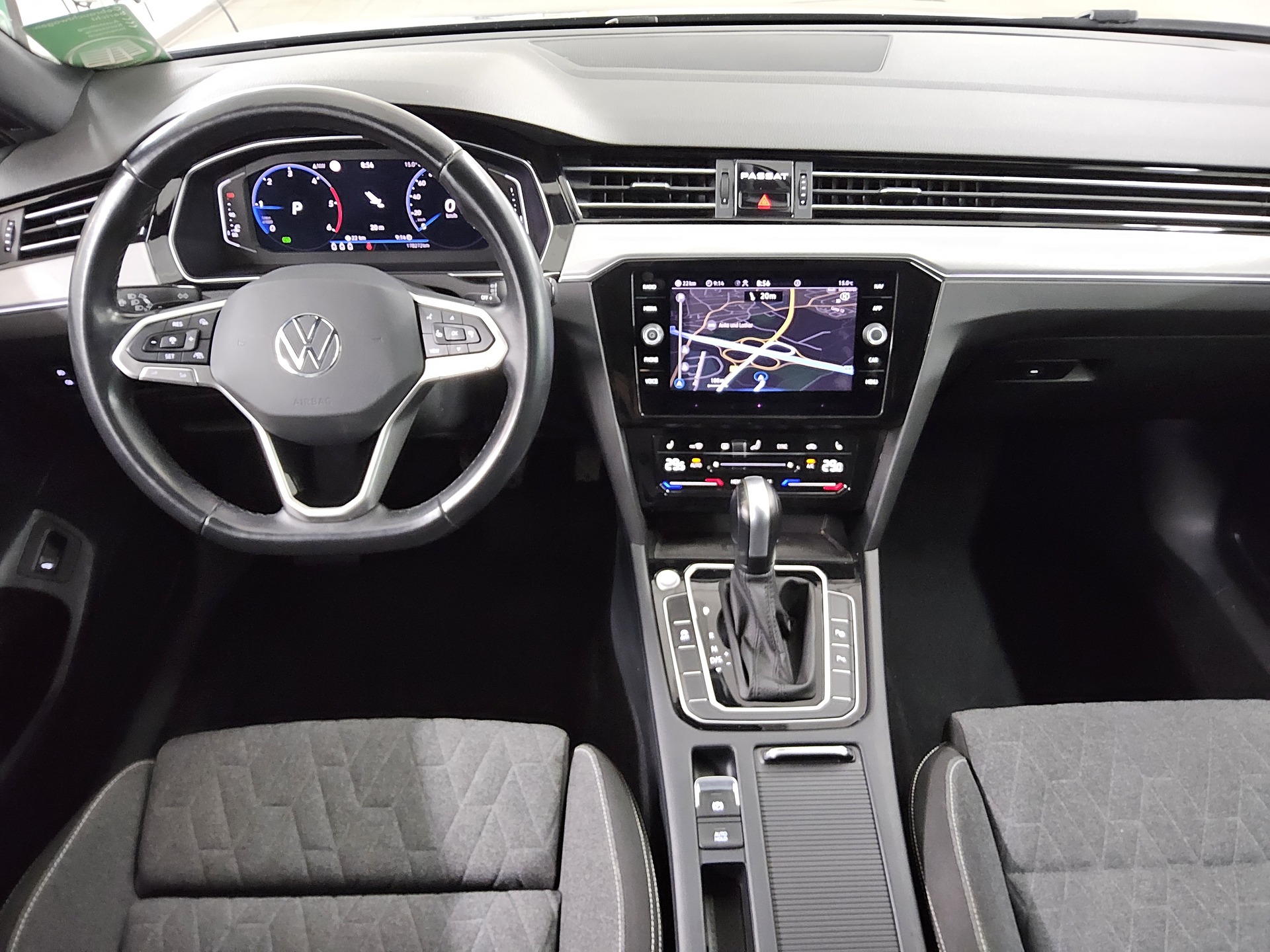 Volkswagen Passat Var. 2.0 TDI Business Navi LED DC AHK RFK 5