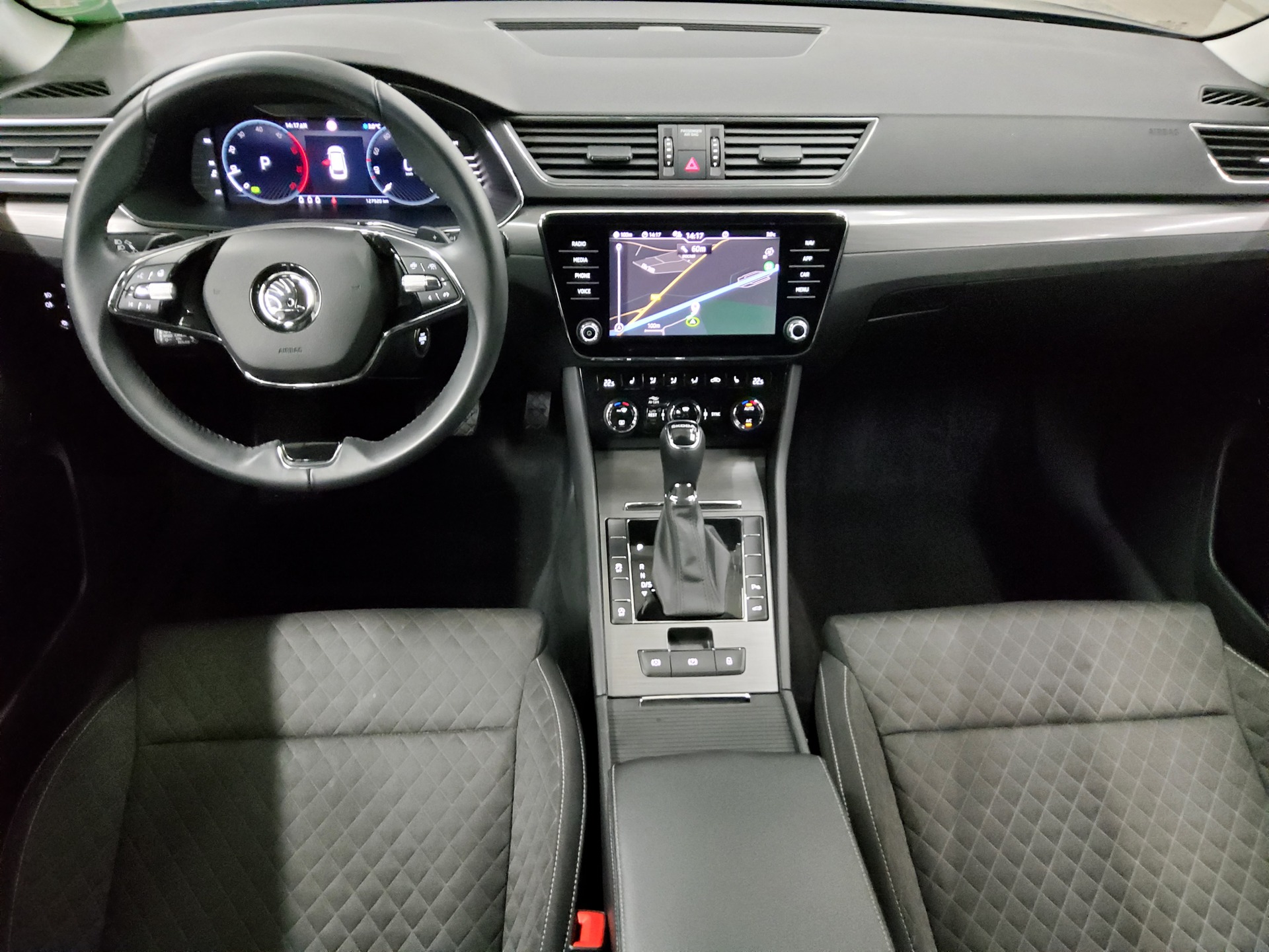 Skoda Superb Kombi 2.0 TDI Ambition Navi LED Virtual 5