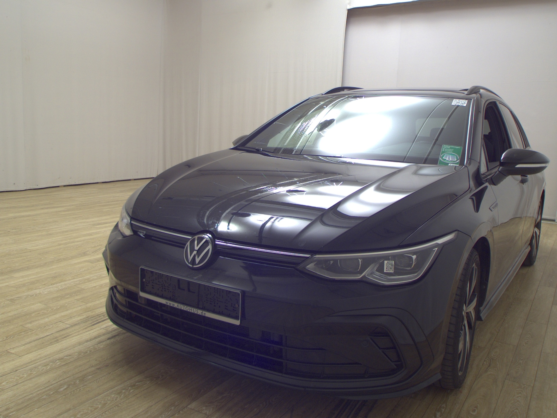 Volkswagen Golf-8 Var. 2.0 TDI R-Line Pano IQ.Light AID H-K 2