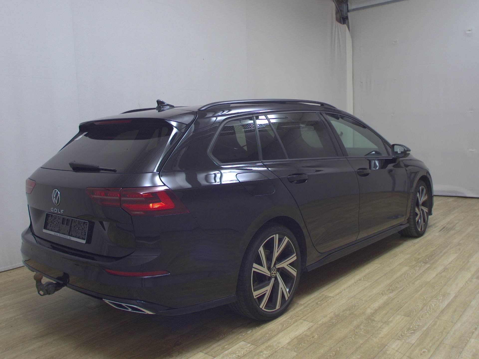 Volkswagen Golf-8 Var. 2.0 TDI R-Line Pano IQ.Light AID H-K 4